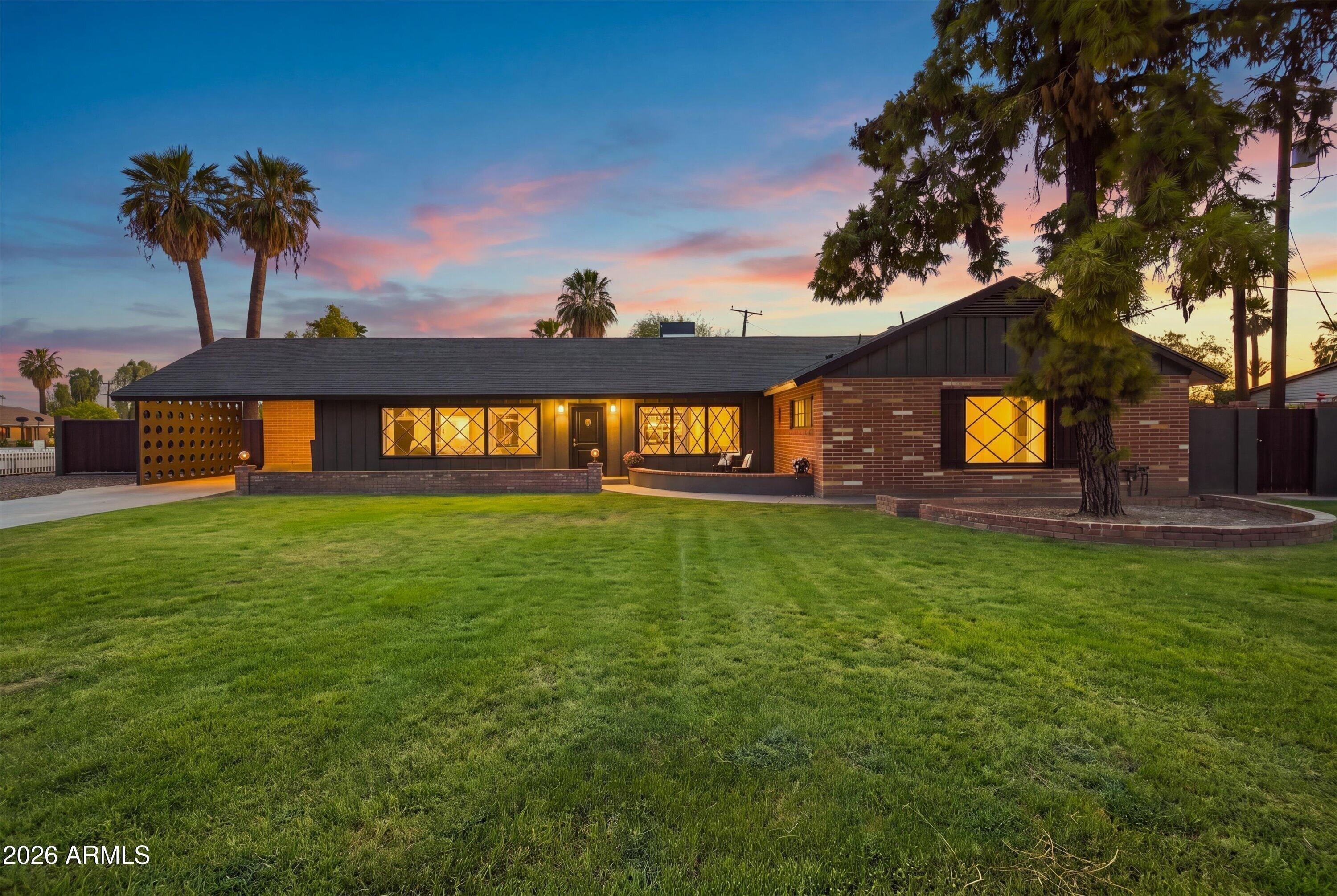 N 48th Pl, Phoenix, AZ 85008