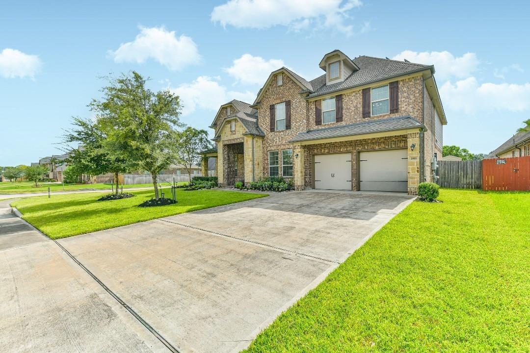 Afton Dr, Pearland, TX 77581