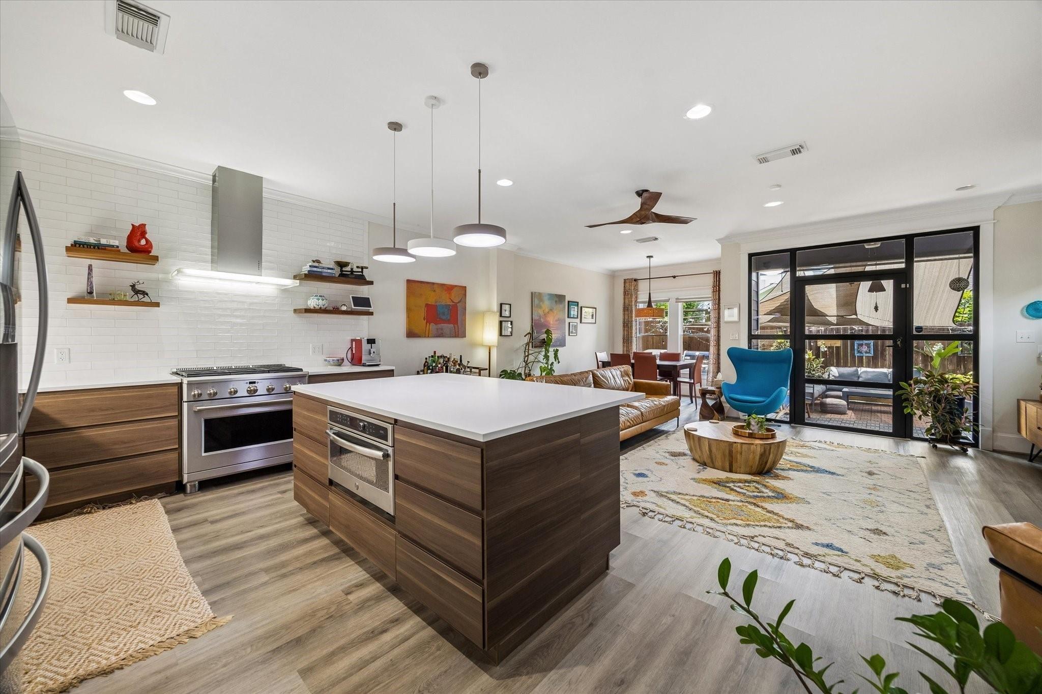 Lawrence St, Houston, TX 77008