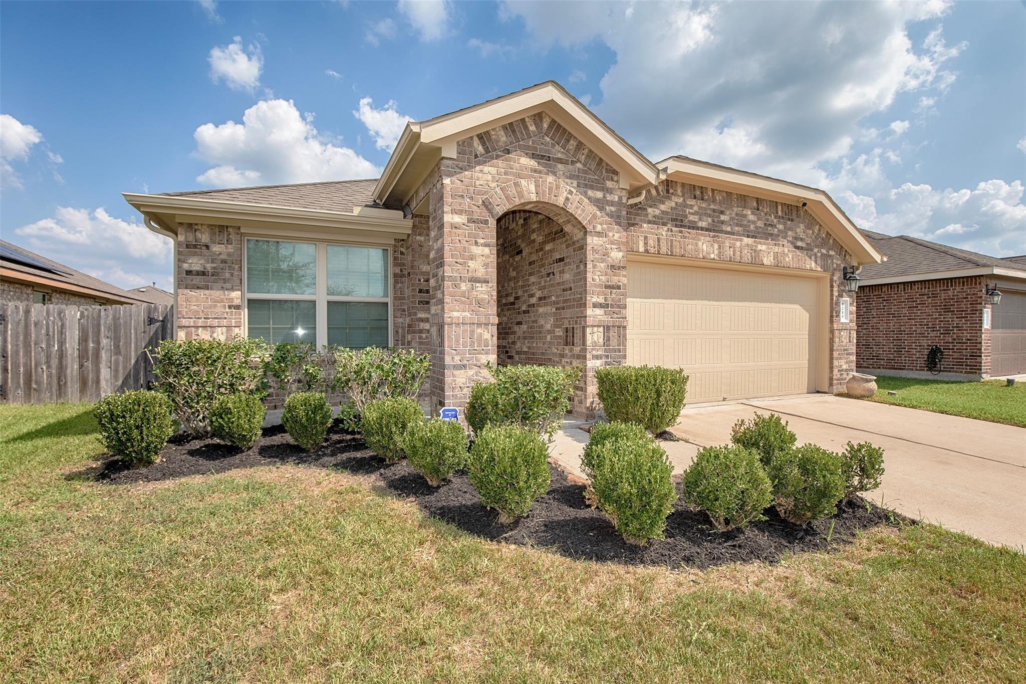 Oakleaf Meadow Ct, Rosharon, TX 77583