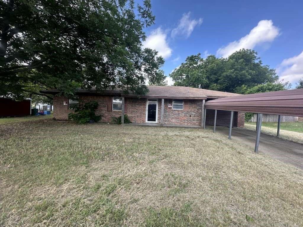 Martha St, Bowie, TX 76230