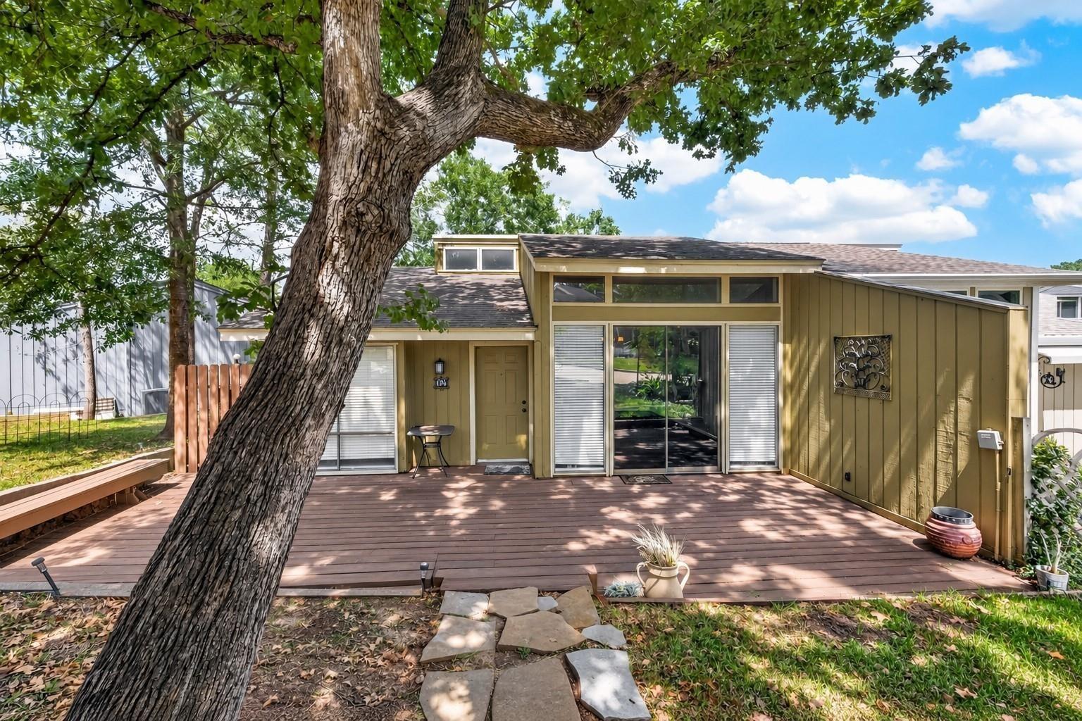 April Vlg, Montgomery, TX 77356