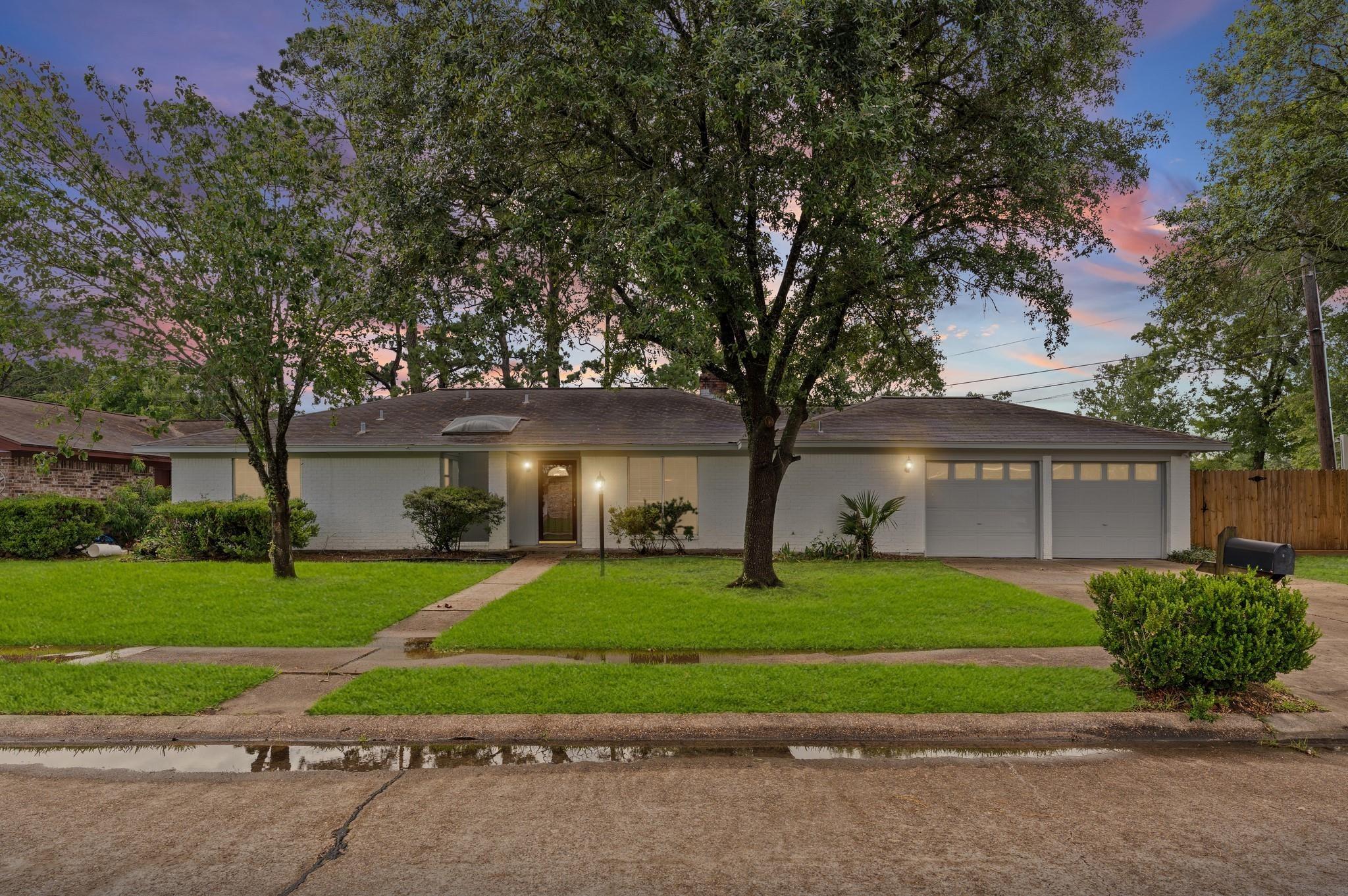 Queenswood St, Baytown, TX 77521