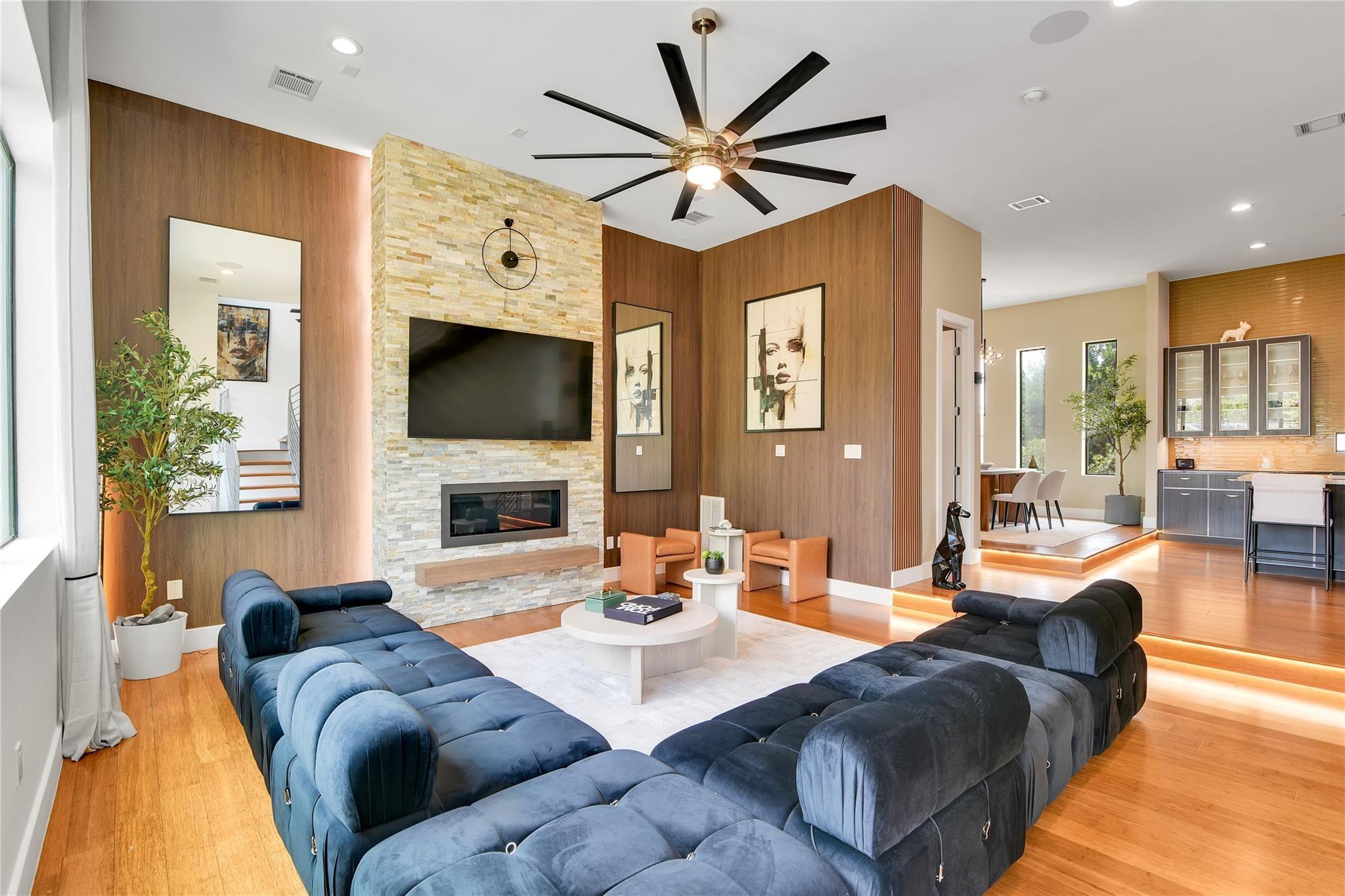 Hickory St, Houston, TX 77007