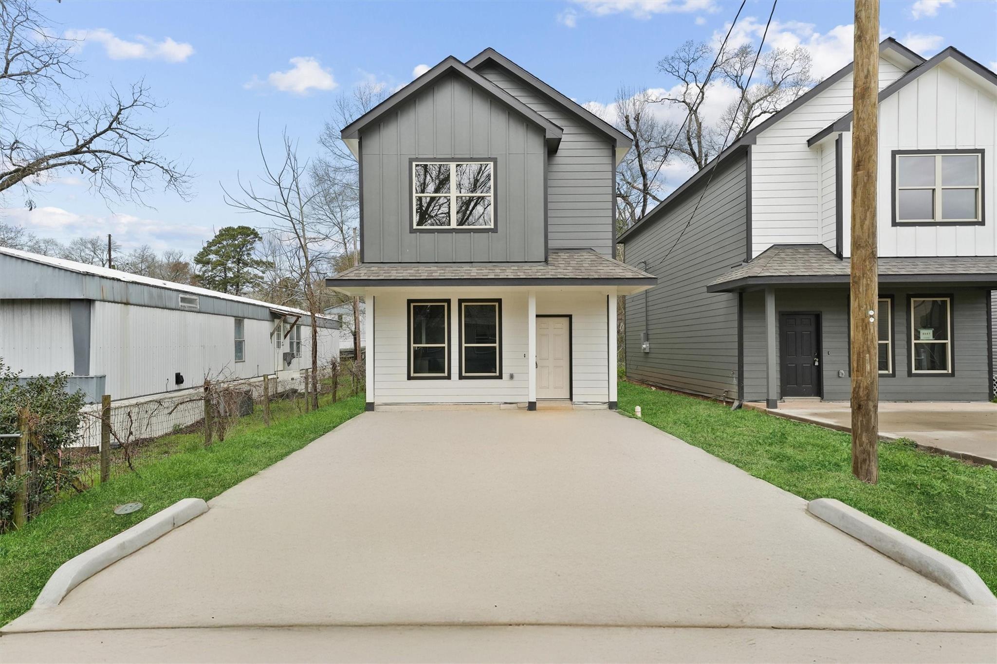 Sassafras St, Willis, TX 77318