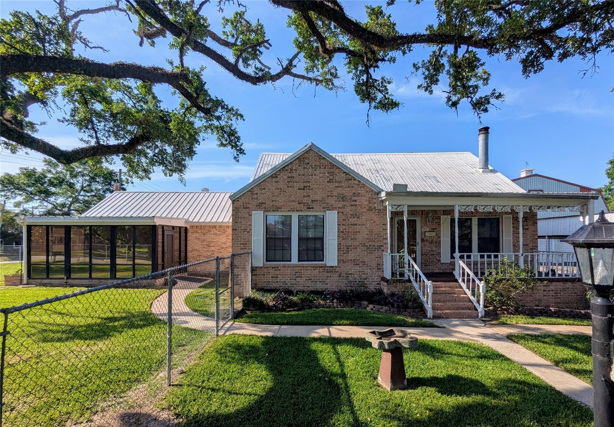 Cos St, Liberty, TX 77575