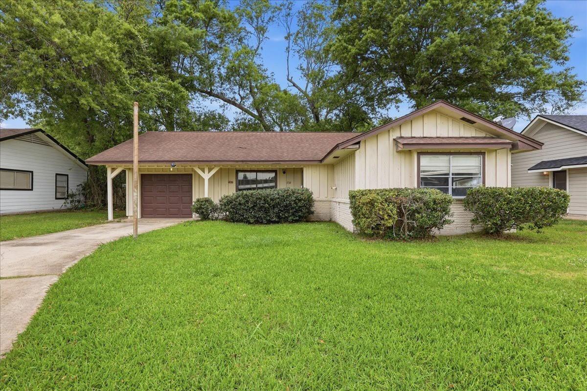 Greenbriar Ave, Orange, TX 77632