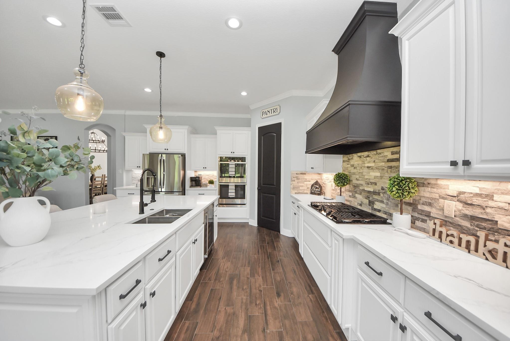 Hamill Dr, Rosharon, TX 77583