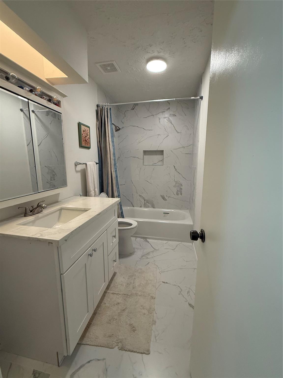 Sterling Green Ct, Houston, TX 77015