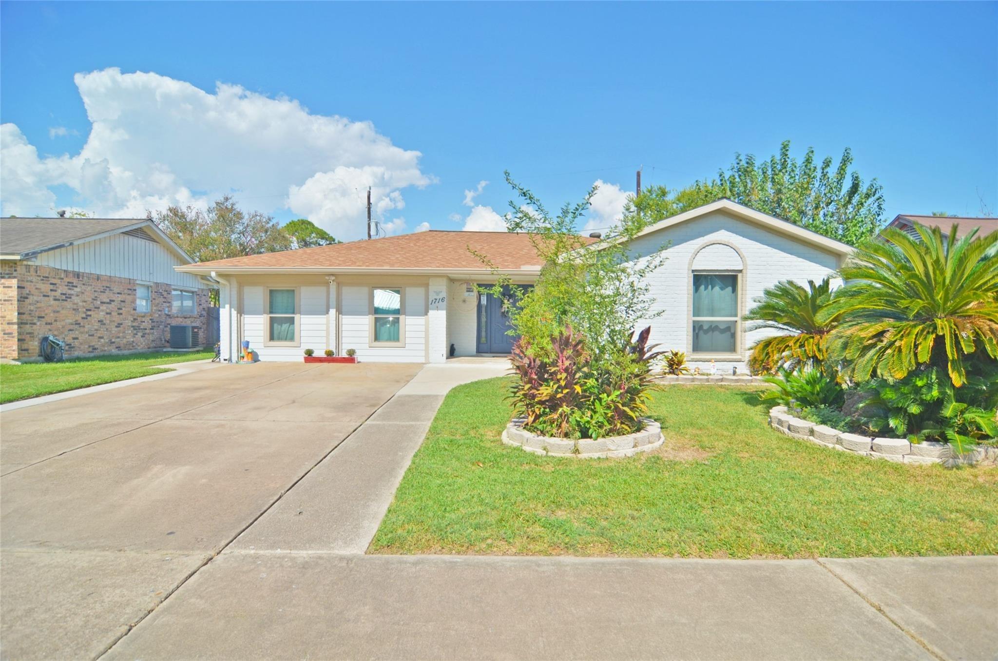 Dolphin Dr, Seabrook, TX 77586
