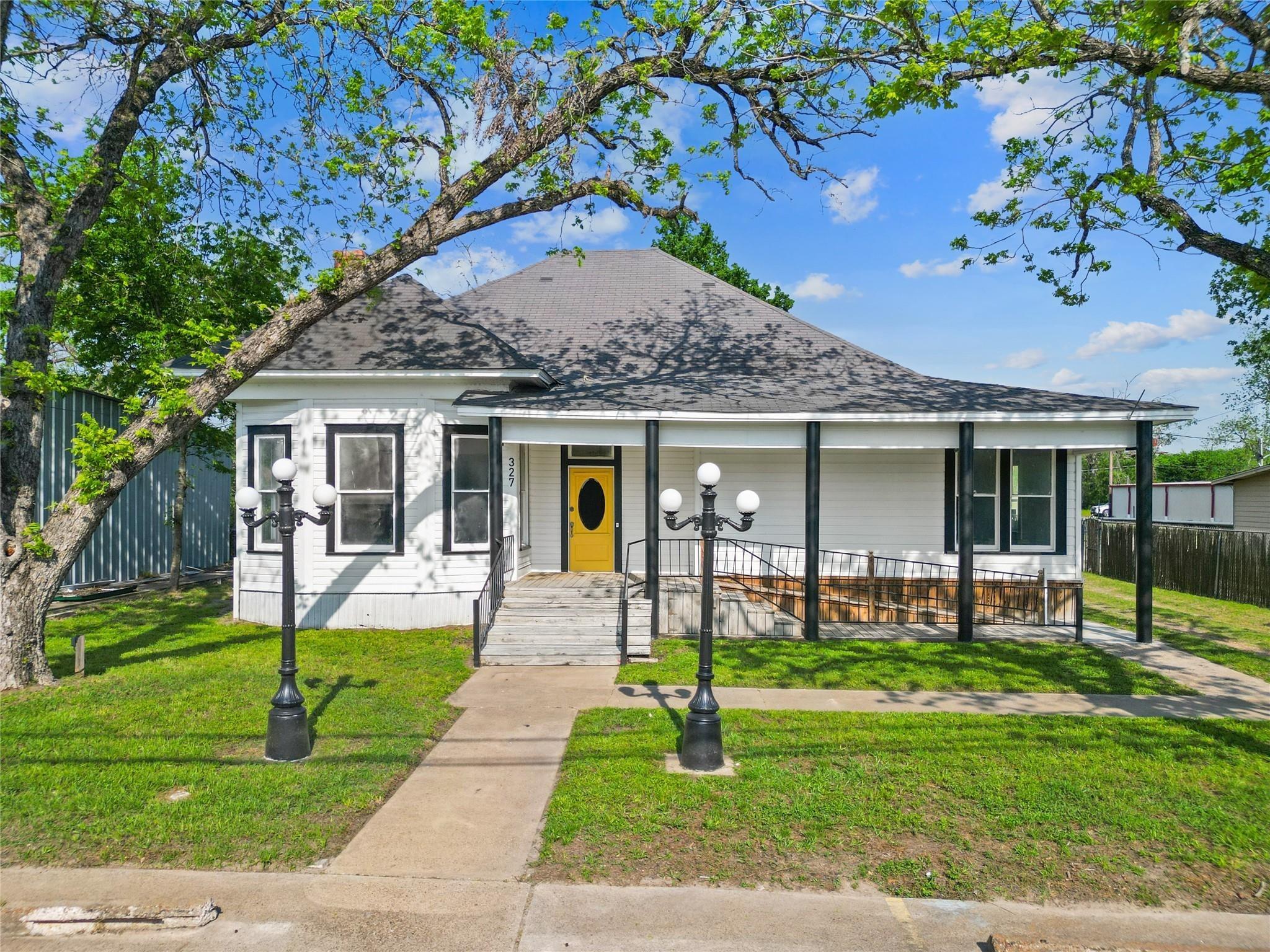 S Robb St, Trinity, TX 75862