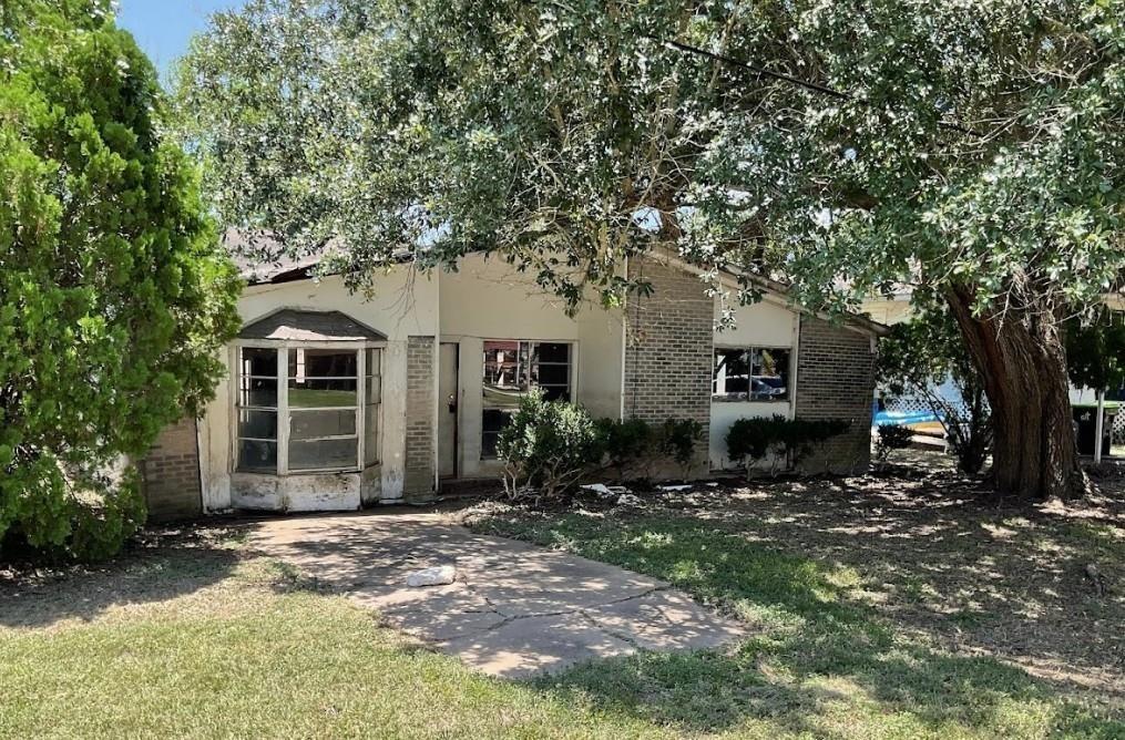 Columbine St, Wharton, TX 77488
