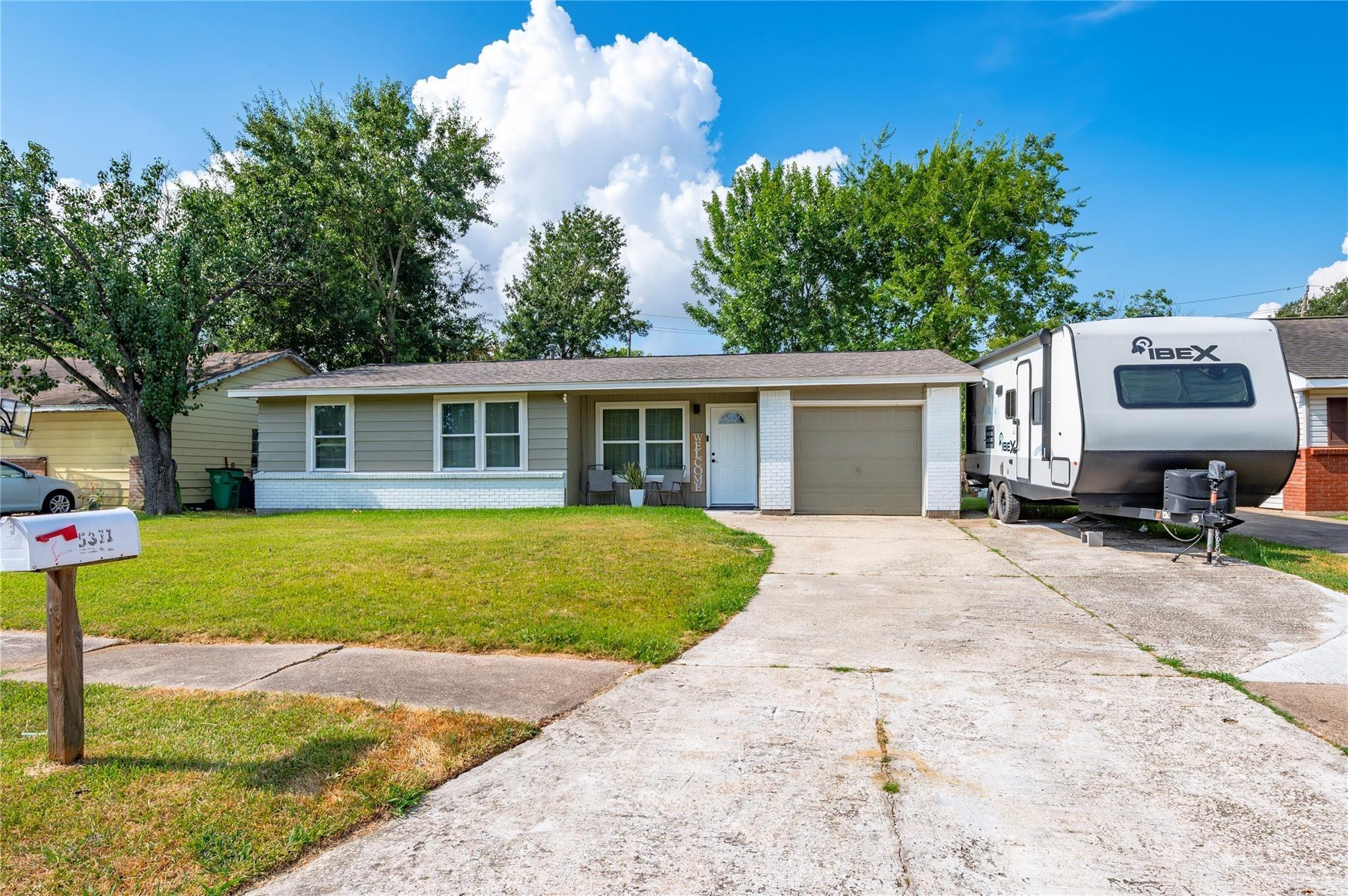 Louise St, Baytown, TX 77521
