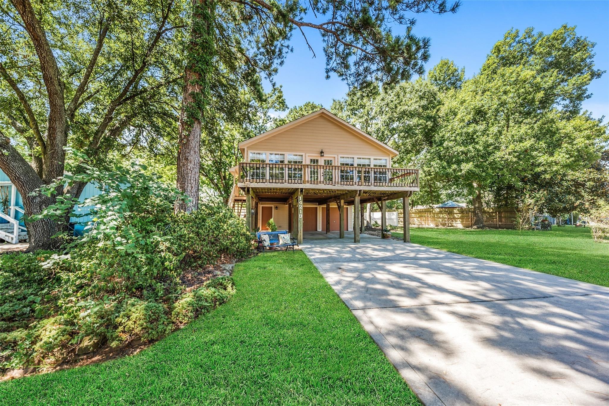 Shadow Bay Dr, Willis, TX 77318