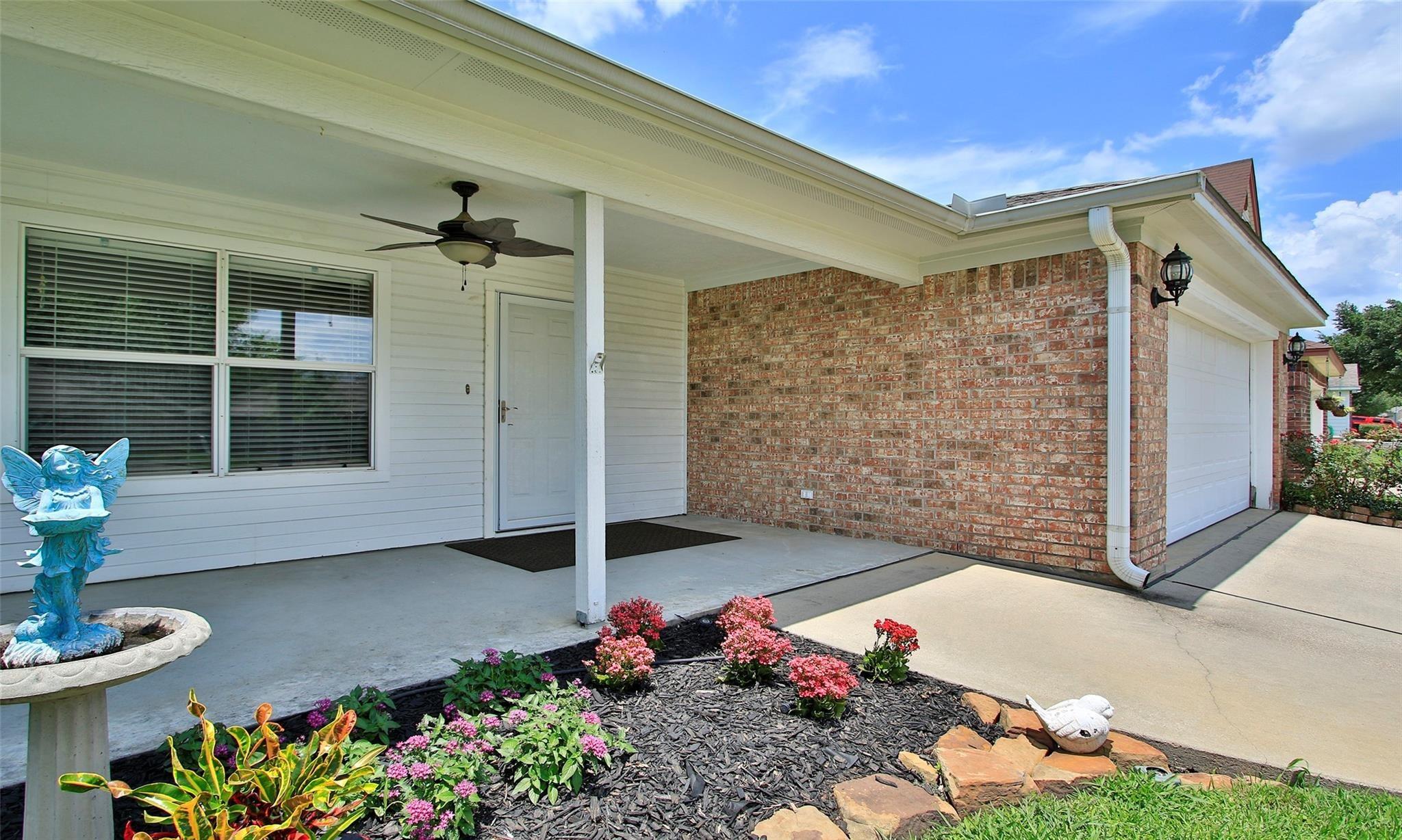 Stillwater Dr, Willis, TX 77318