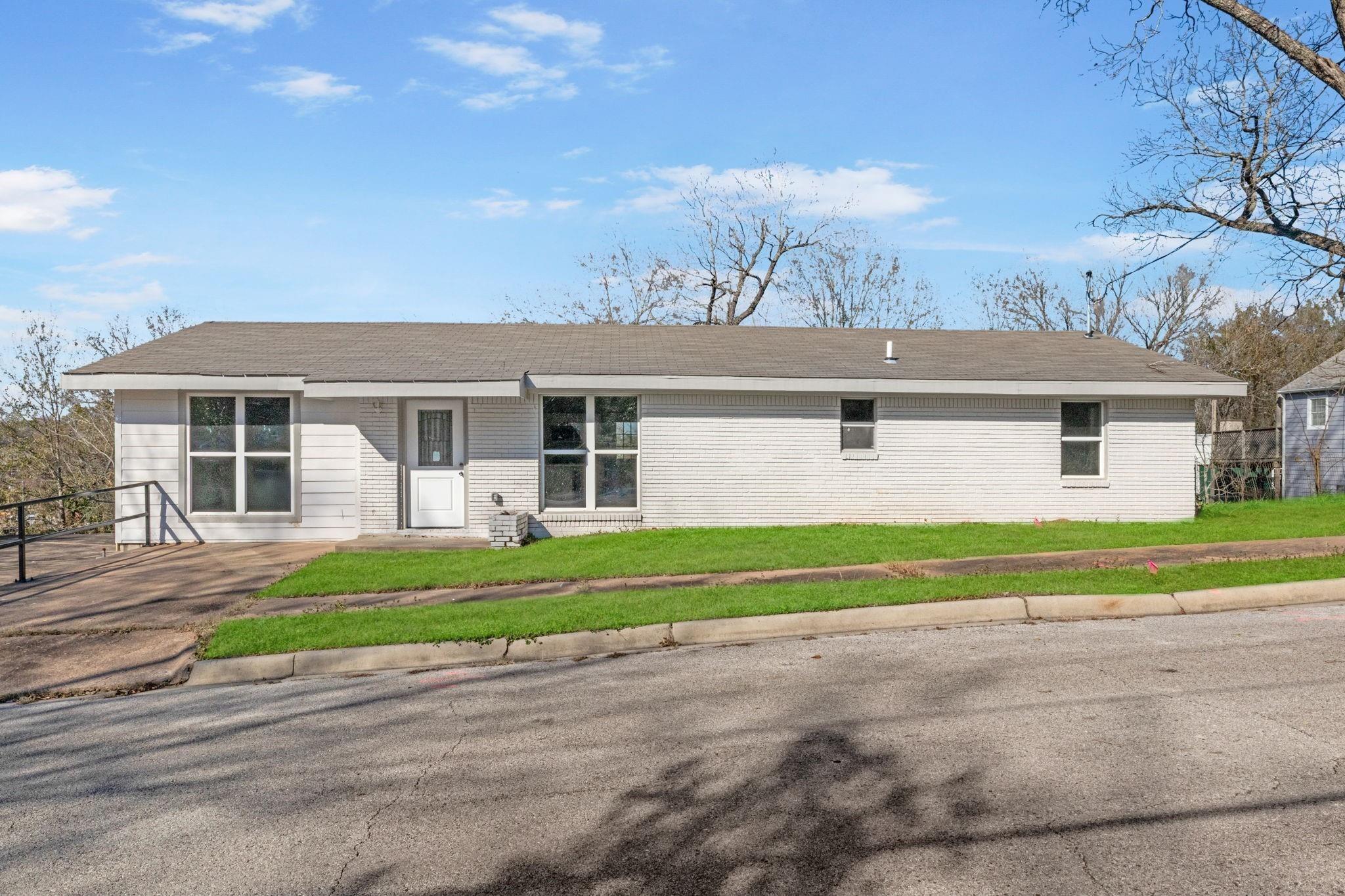 13th St, Huntsville, TX 77340