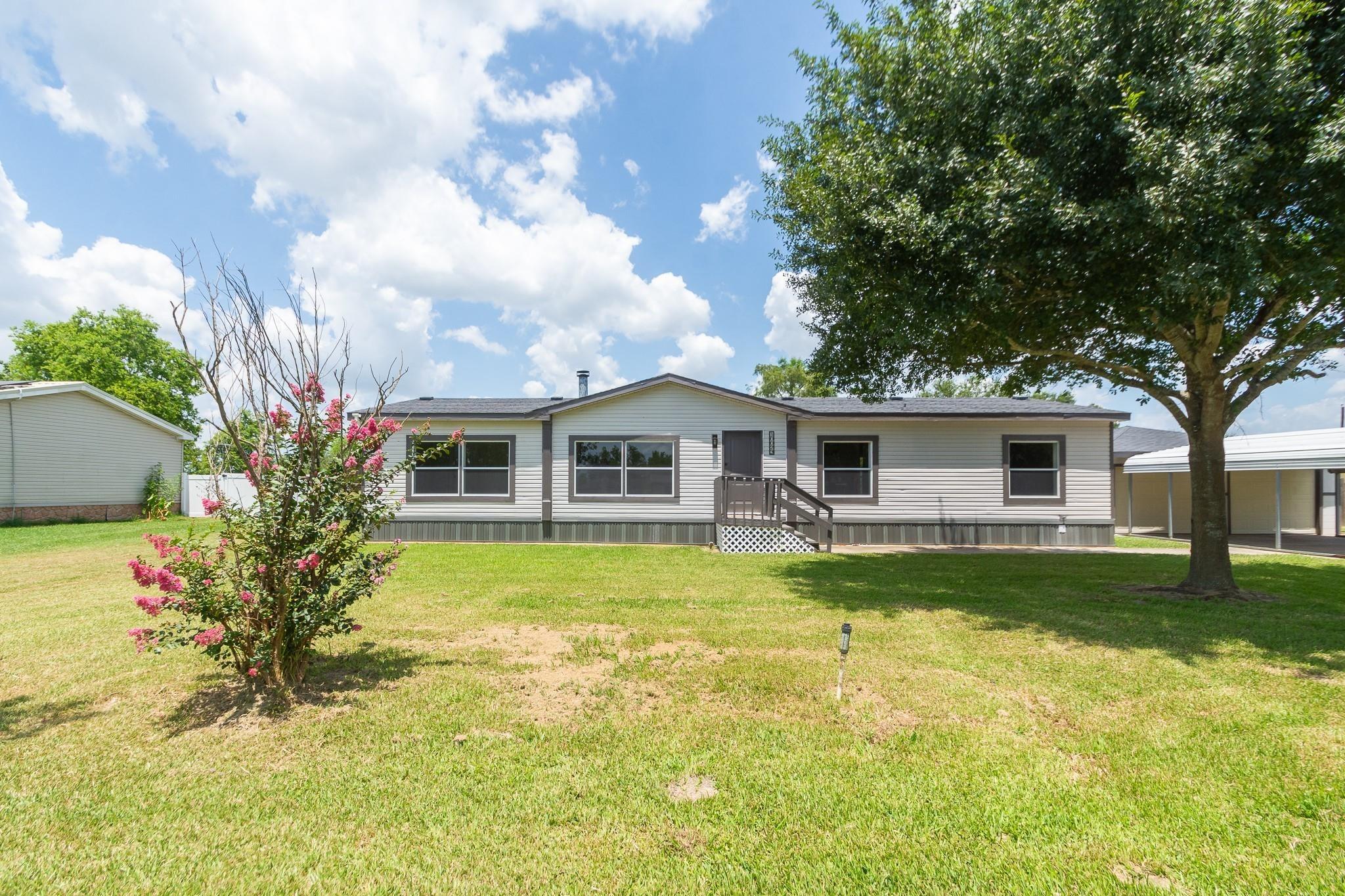 S Country Dr, Alvin, TX 77511
