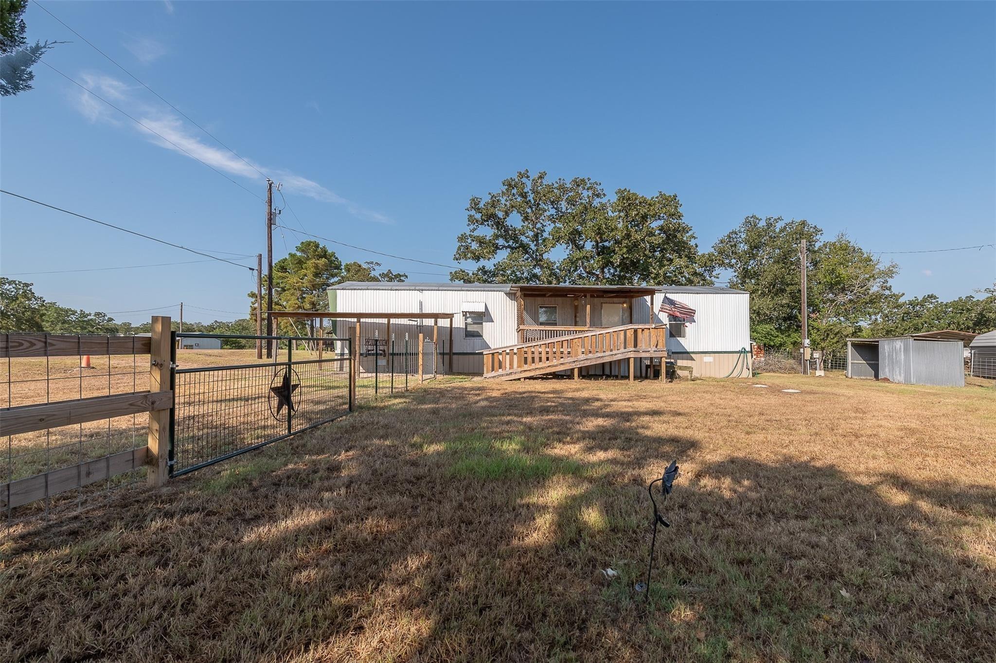 Leaning Oak Ln, Somerville, TX 77879