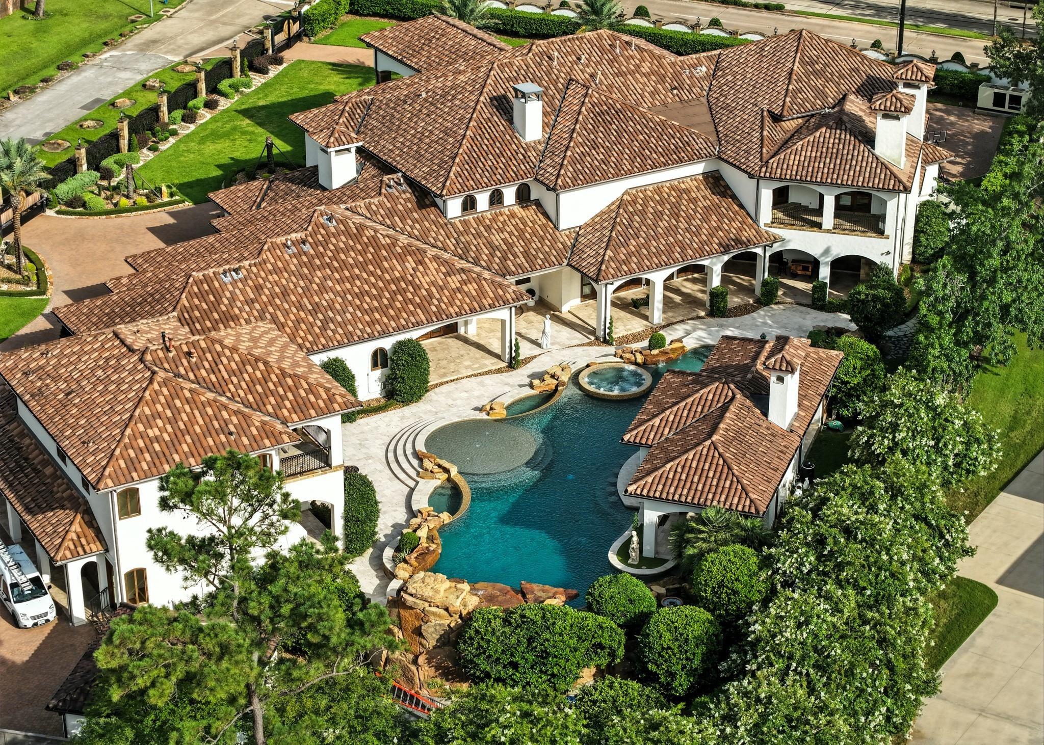 W Friar Tuck Ln, Houston, TX 77024