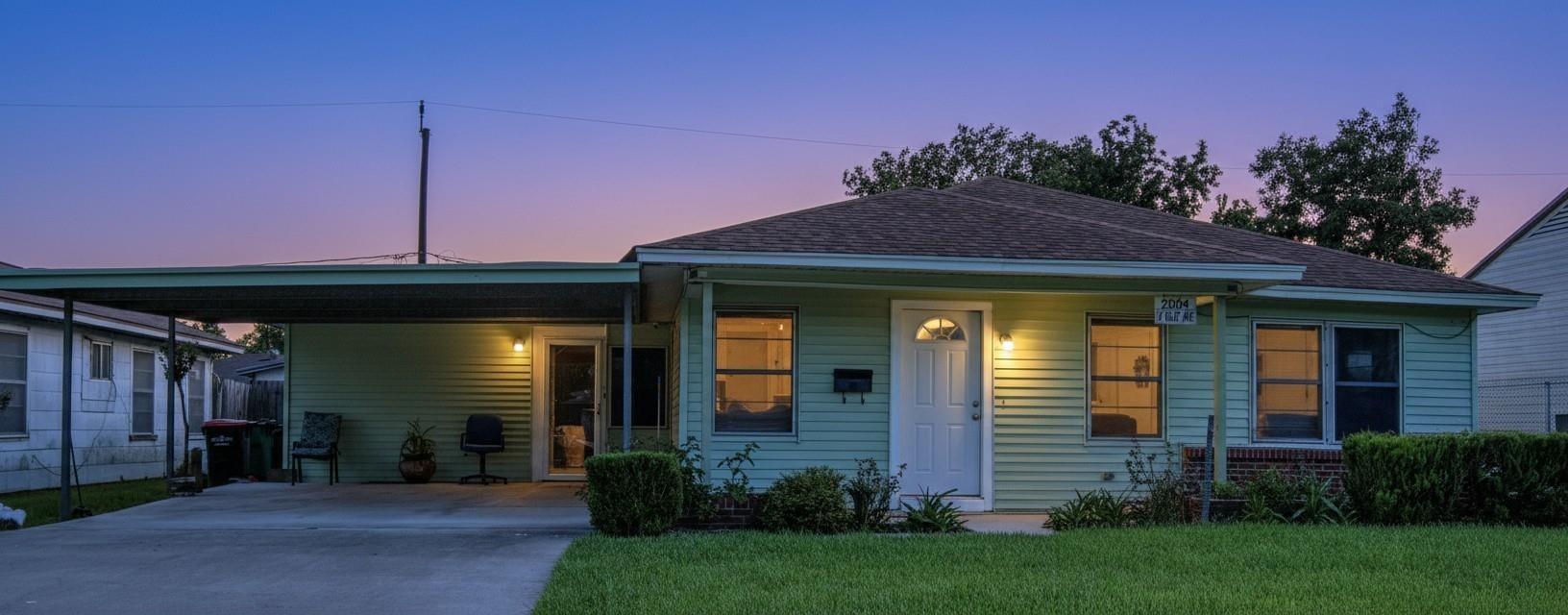 W Gulf St, Baytown, TX 77520