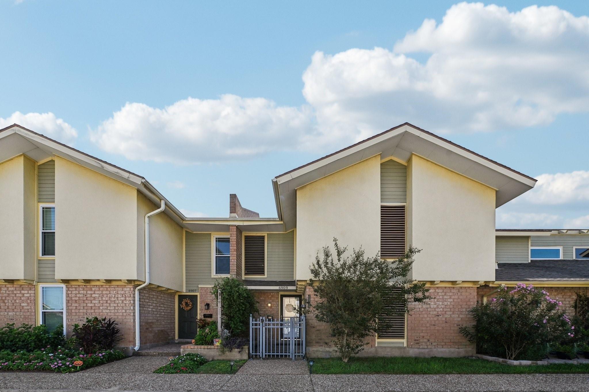 Weiss Dr, Galveston, TX 77551