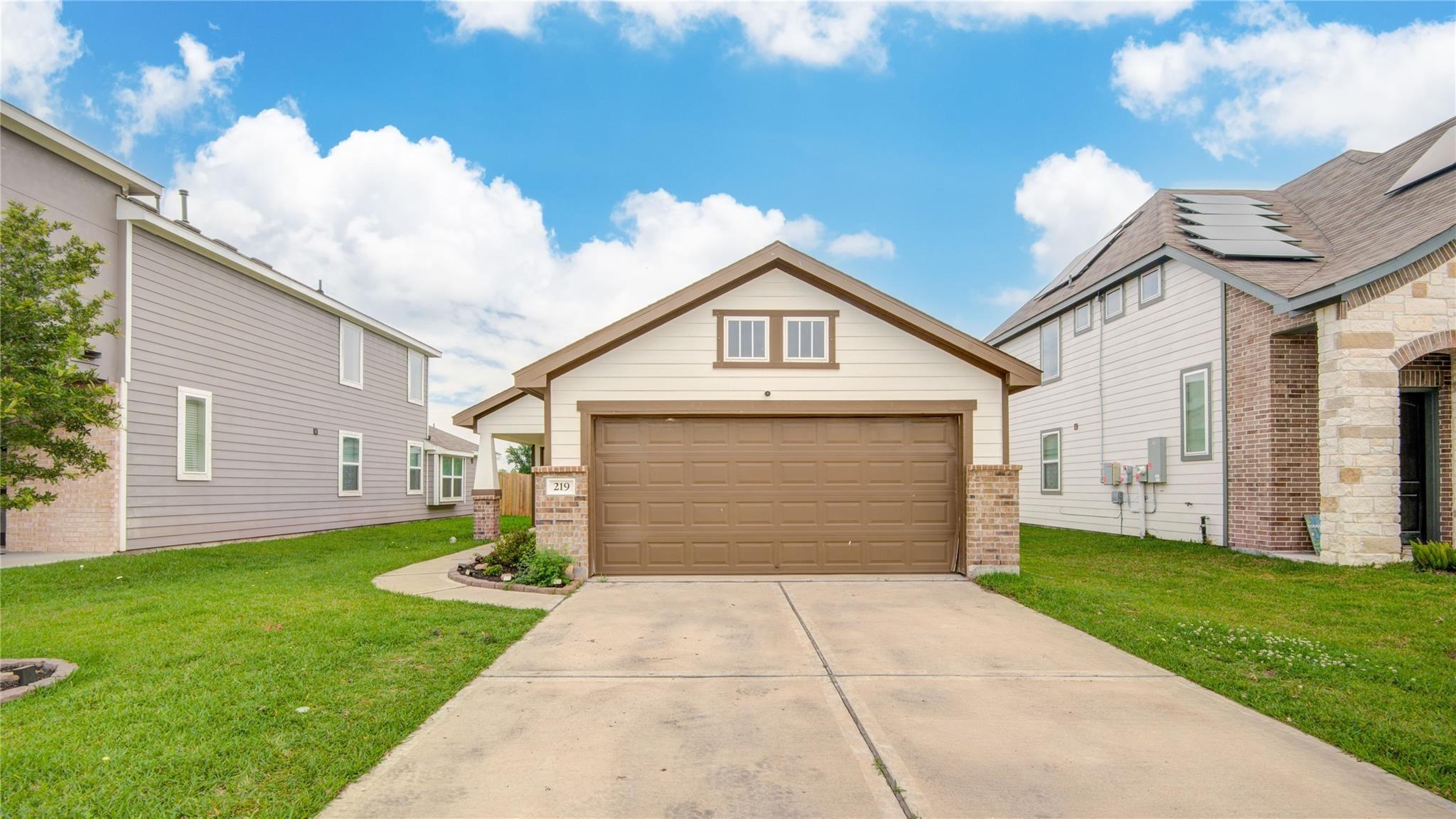 Lisa Marie Dr, Angleton, TX 77515