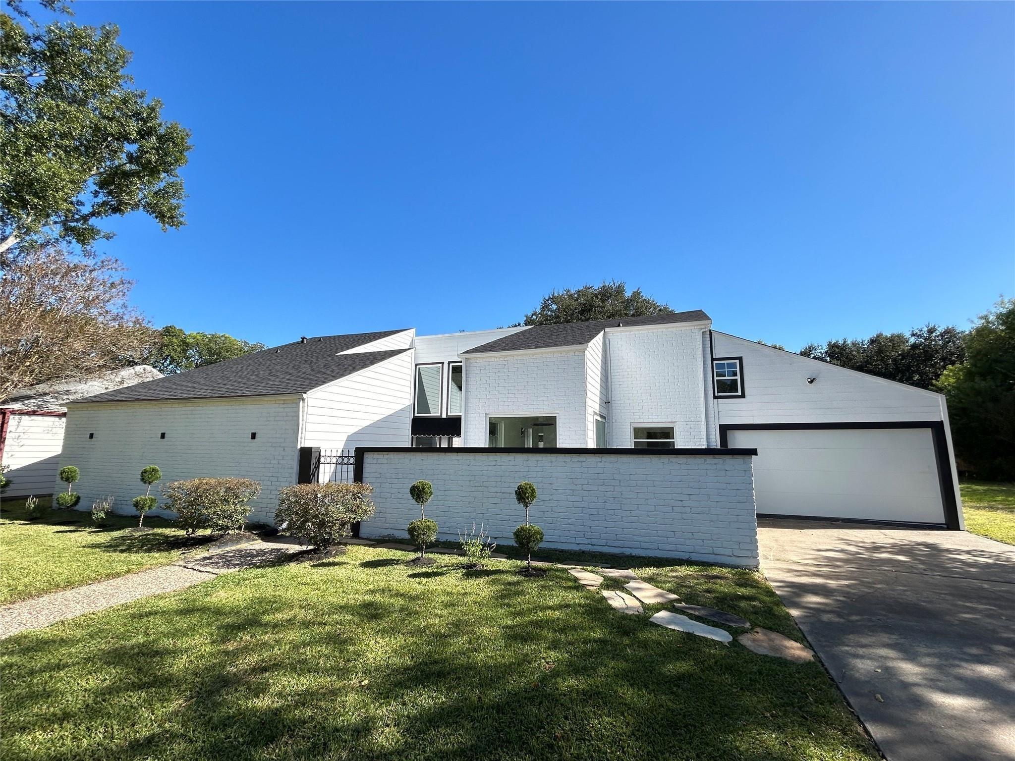 Riverview Dr, Houston, TX 77077