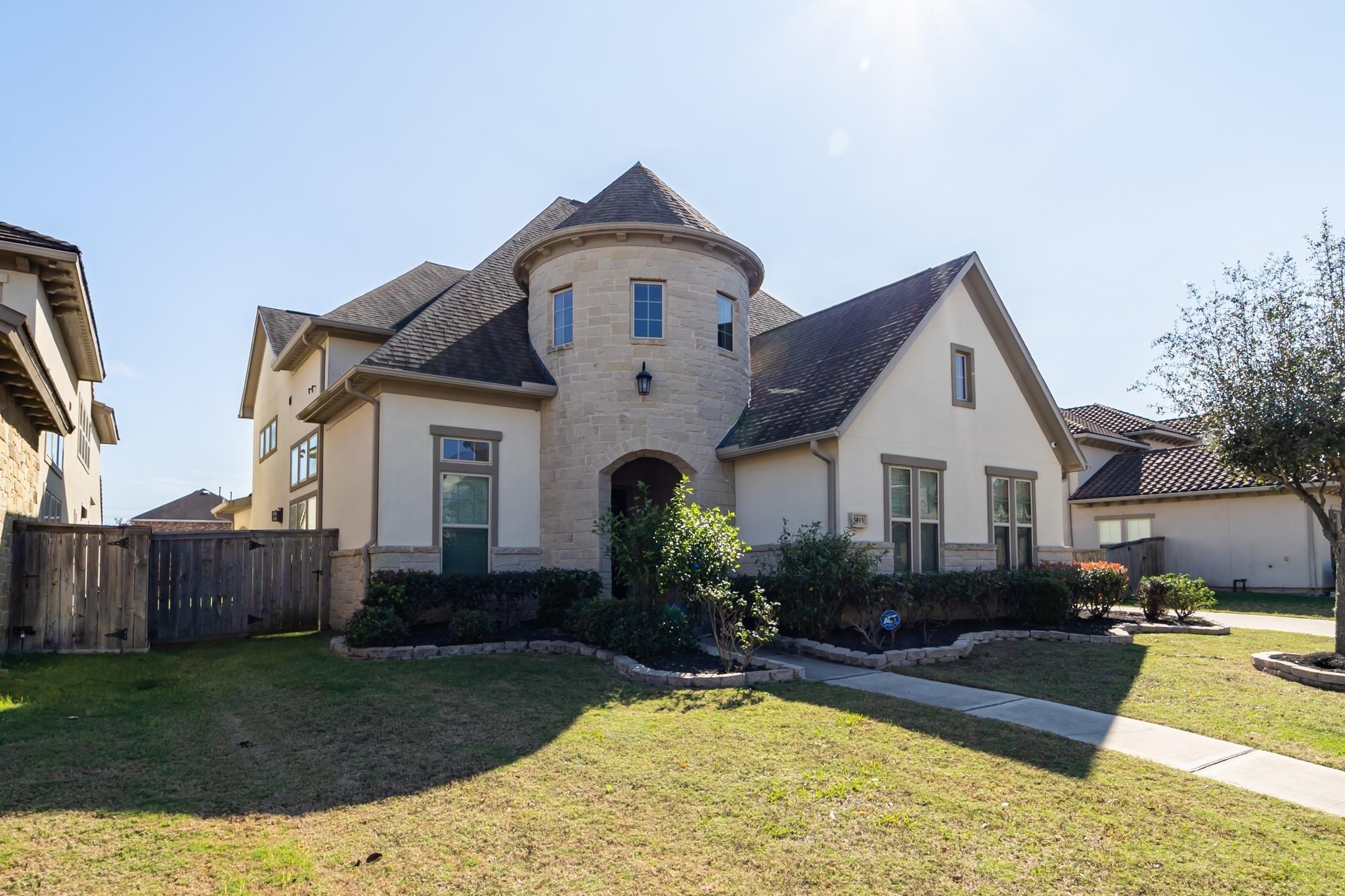 Mogo Creek Ln, Sugar Land, TX 77479
