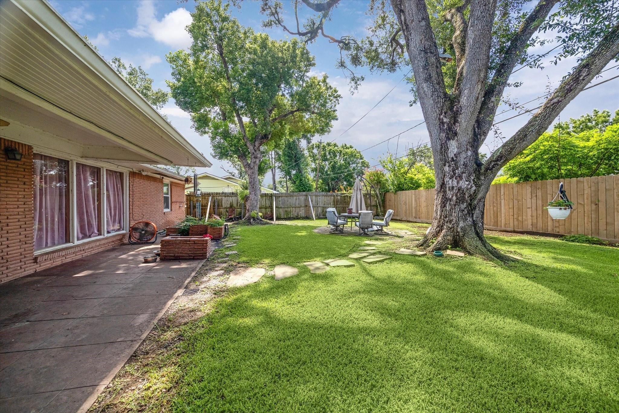 Brook Ln, Pasadena, TX 77502