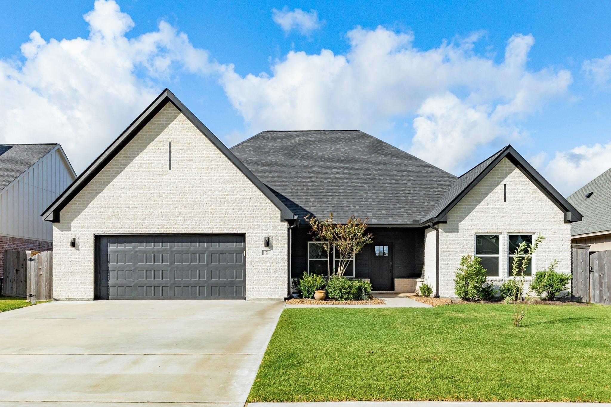 Greystone Ct, Angleton, TX 77515