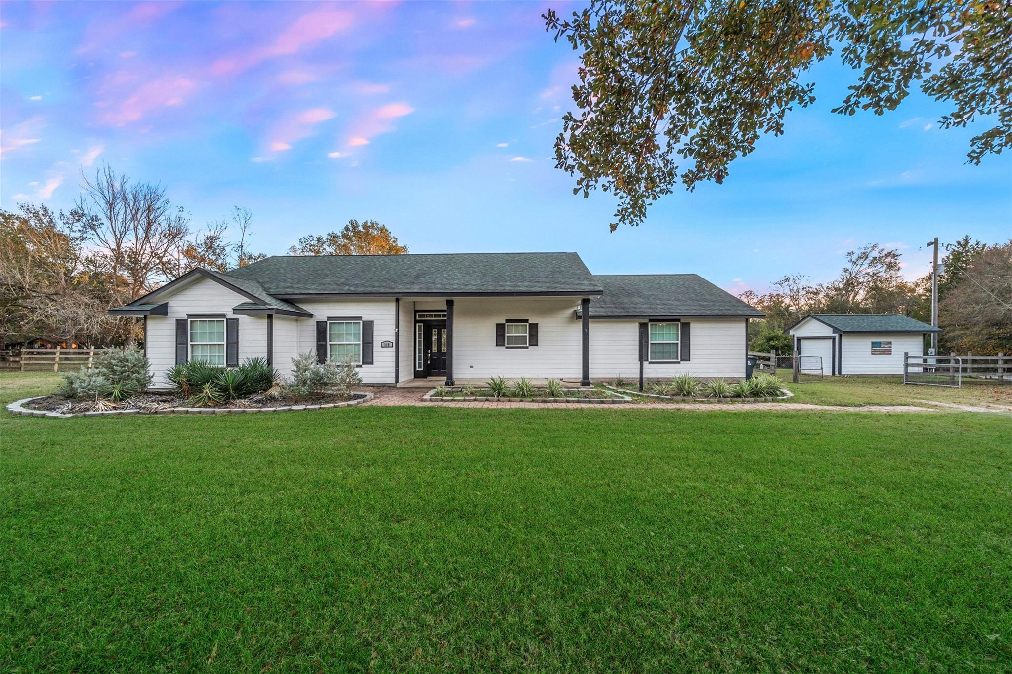 Pin Oak Ln, Hempstead, TX 77445