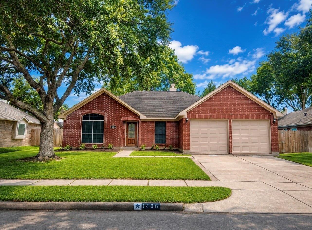 Oak Wood Dr E, Pearland, TX 77581