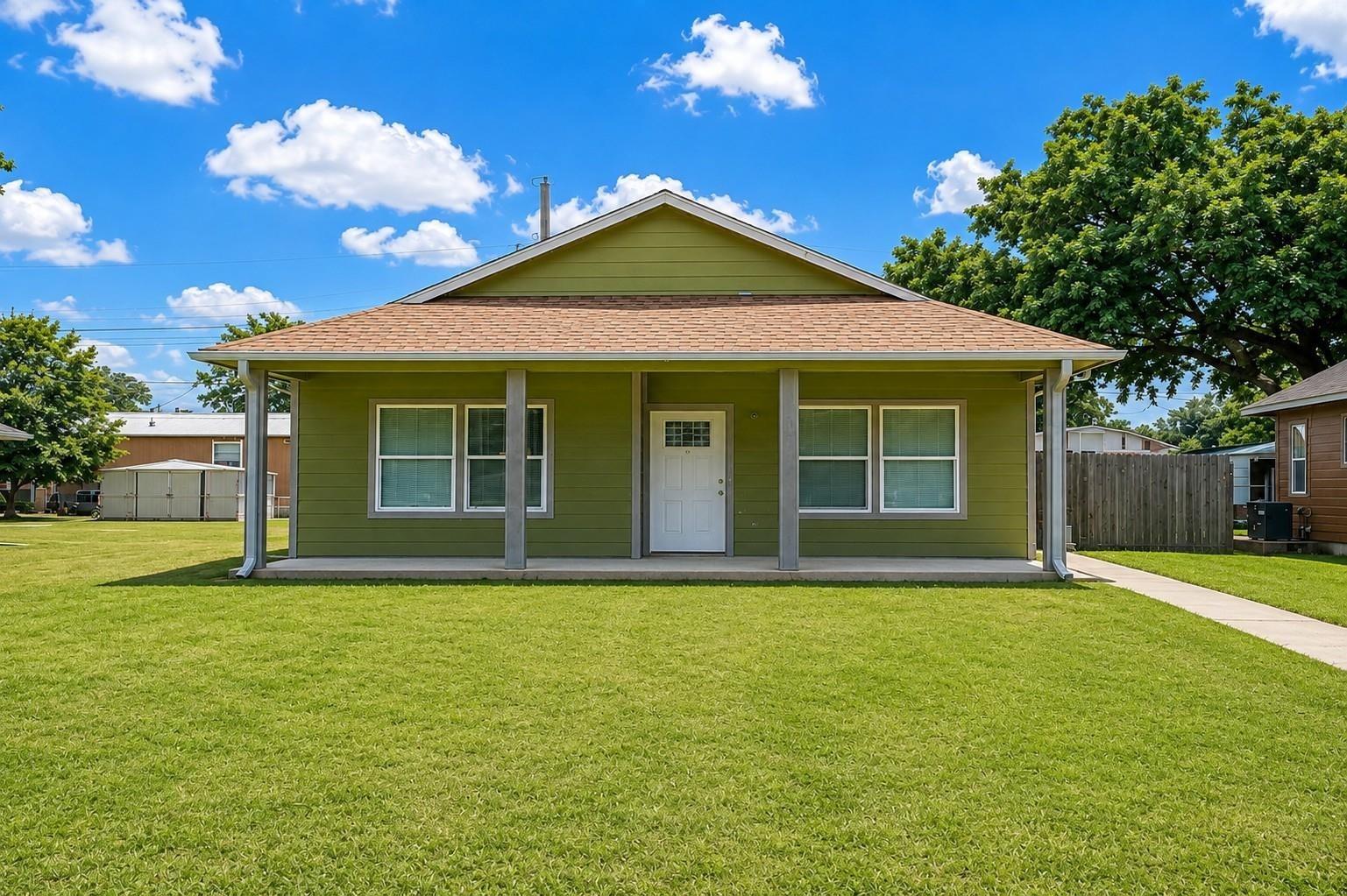 10th St, Hempstead, TX 77445