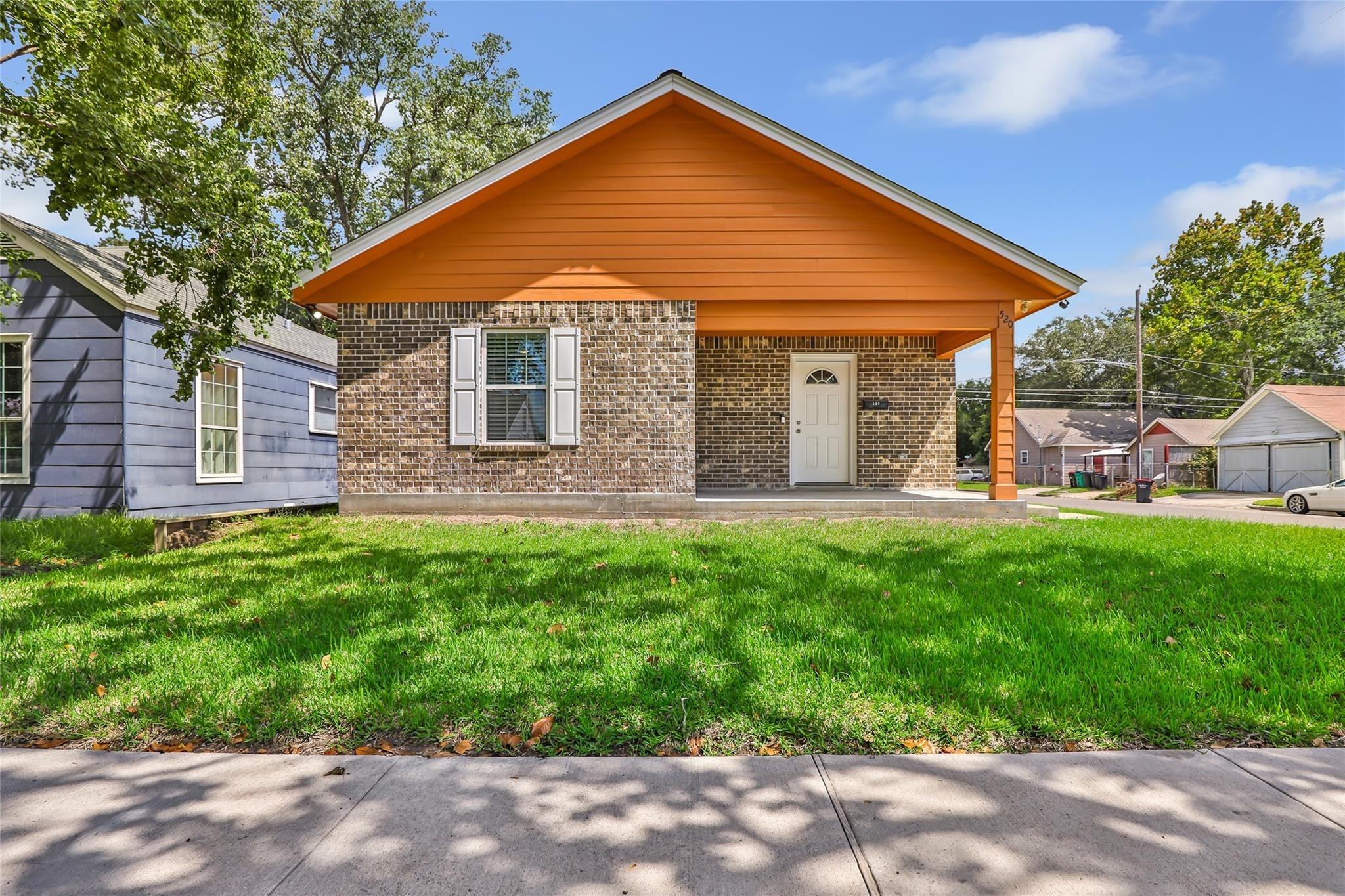 E Defee Ave, Baytown, TX 77520