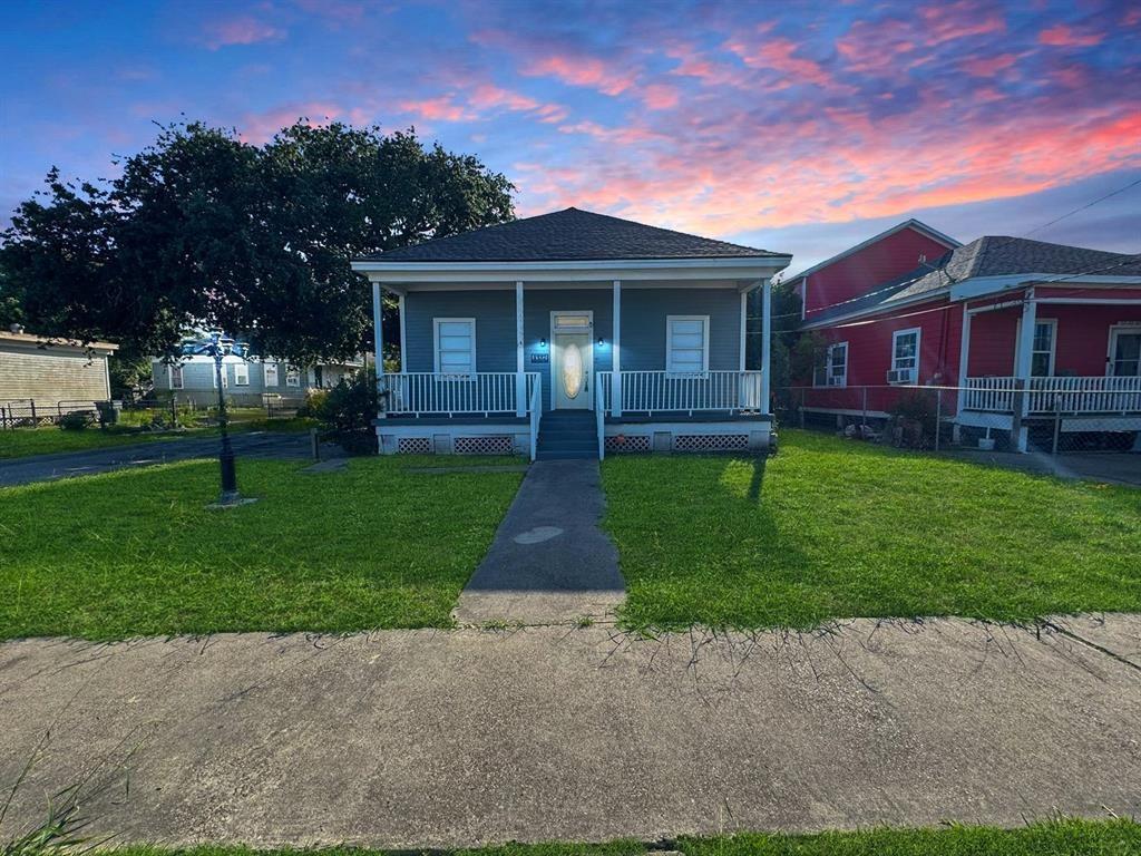 33rd St, Galveston, TX 77550