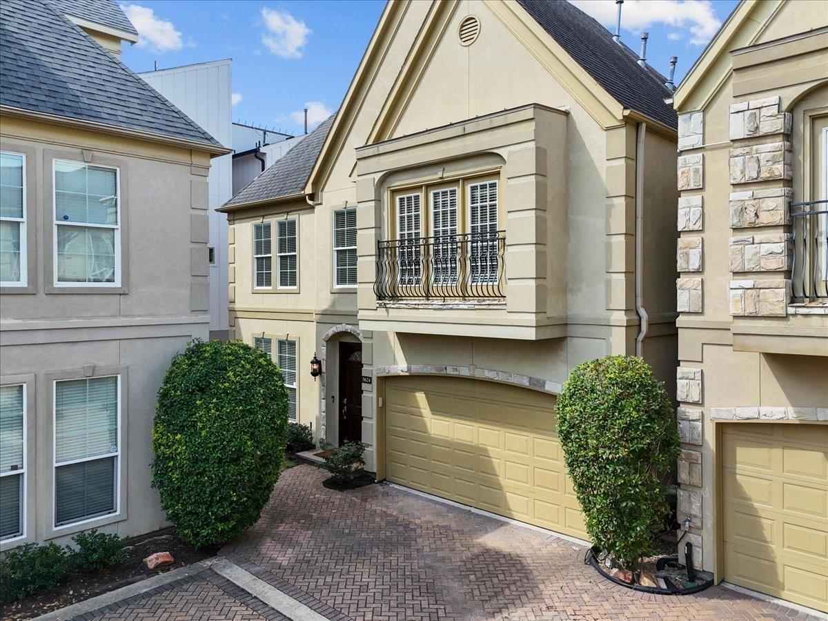 Dolores St, Houston, TX 77057