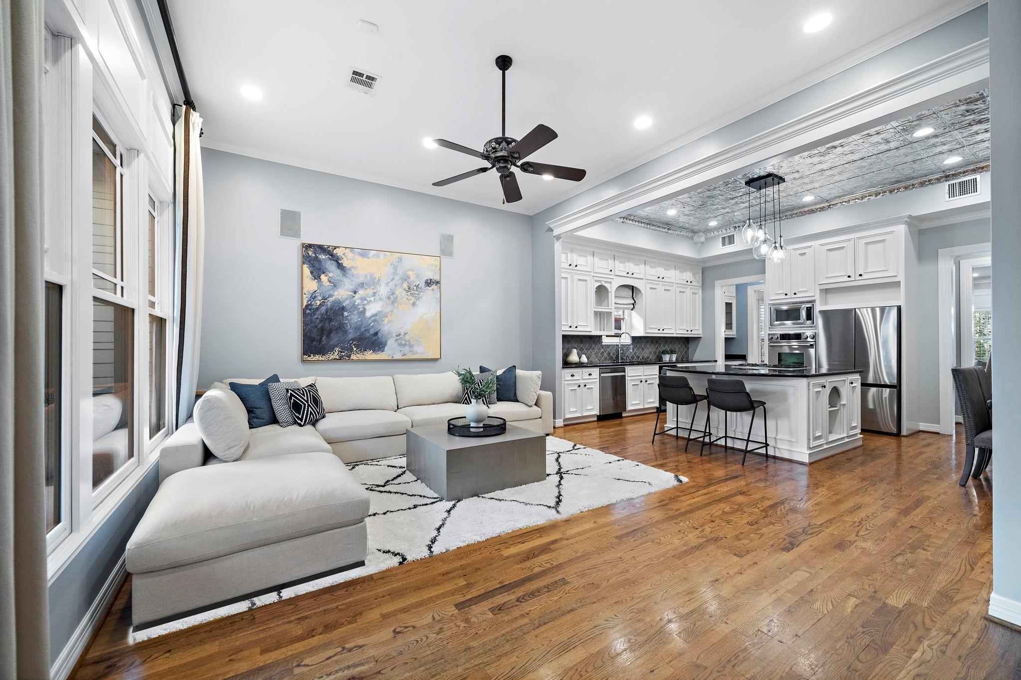 E 8th 1/2 St, Houston, TX 77007