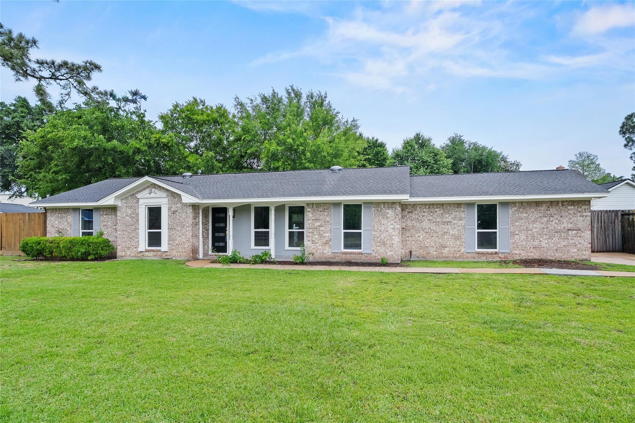 Bayou View Dr, Houston, TX 77091