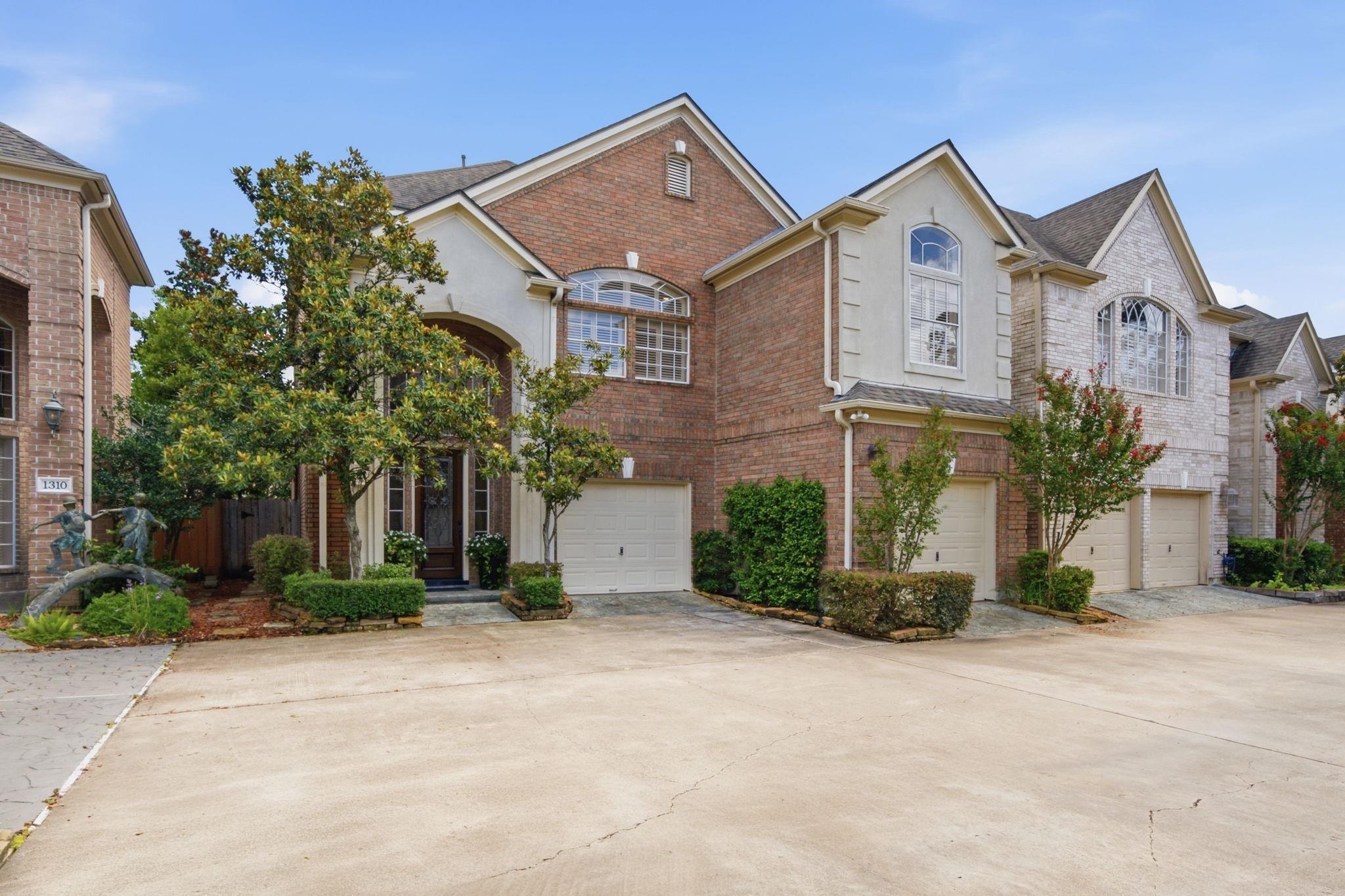 Whispering Pines Dr, Houston, TX 77055