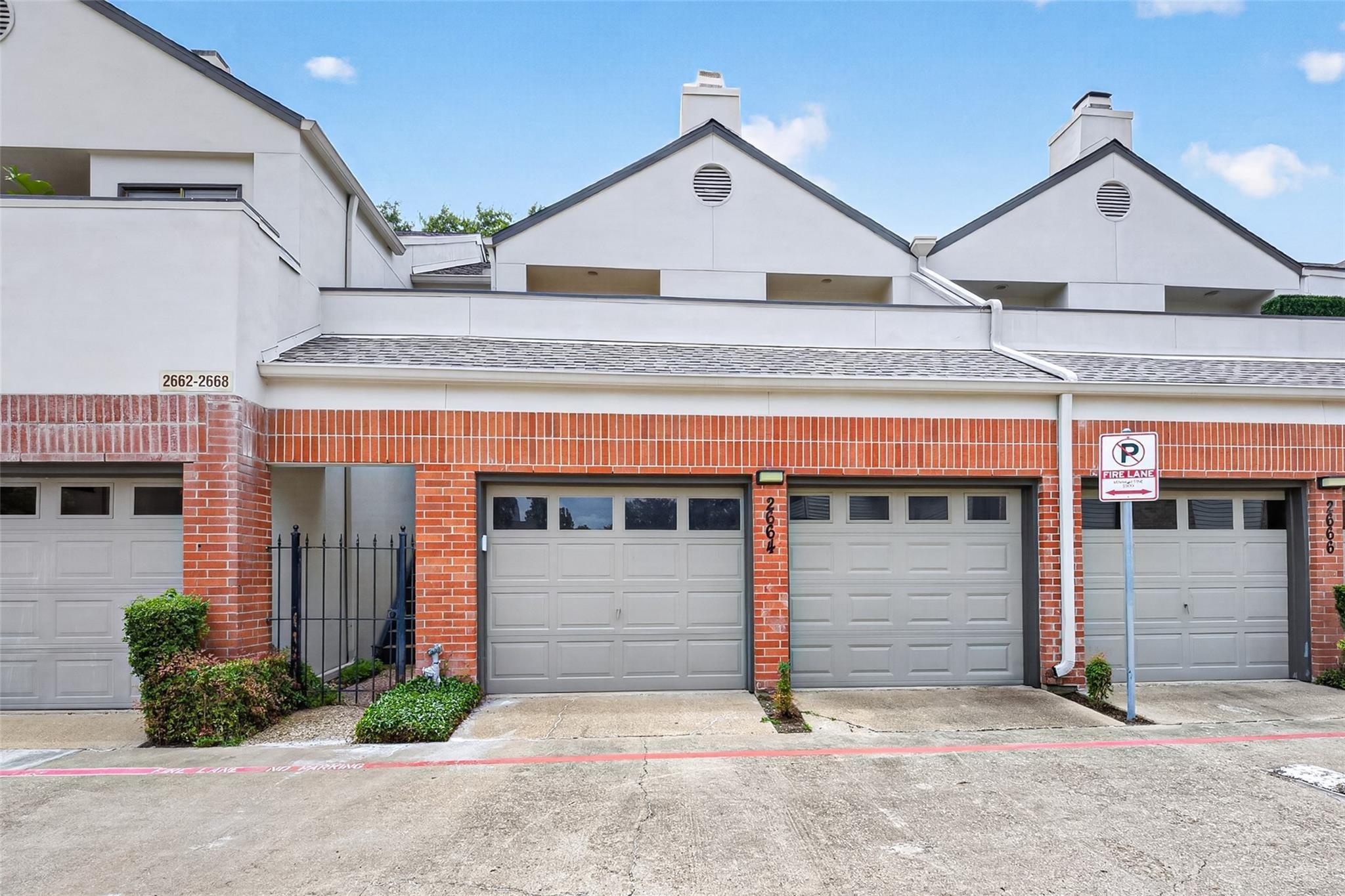 Bering Dr, Houston, TX 77057