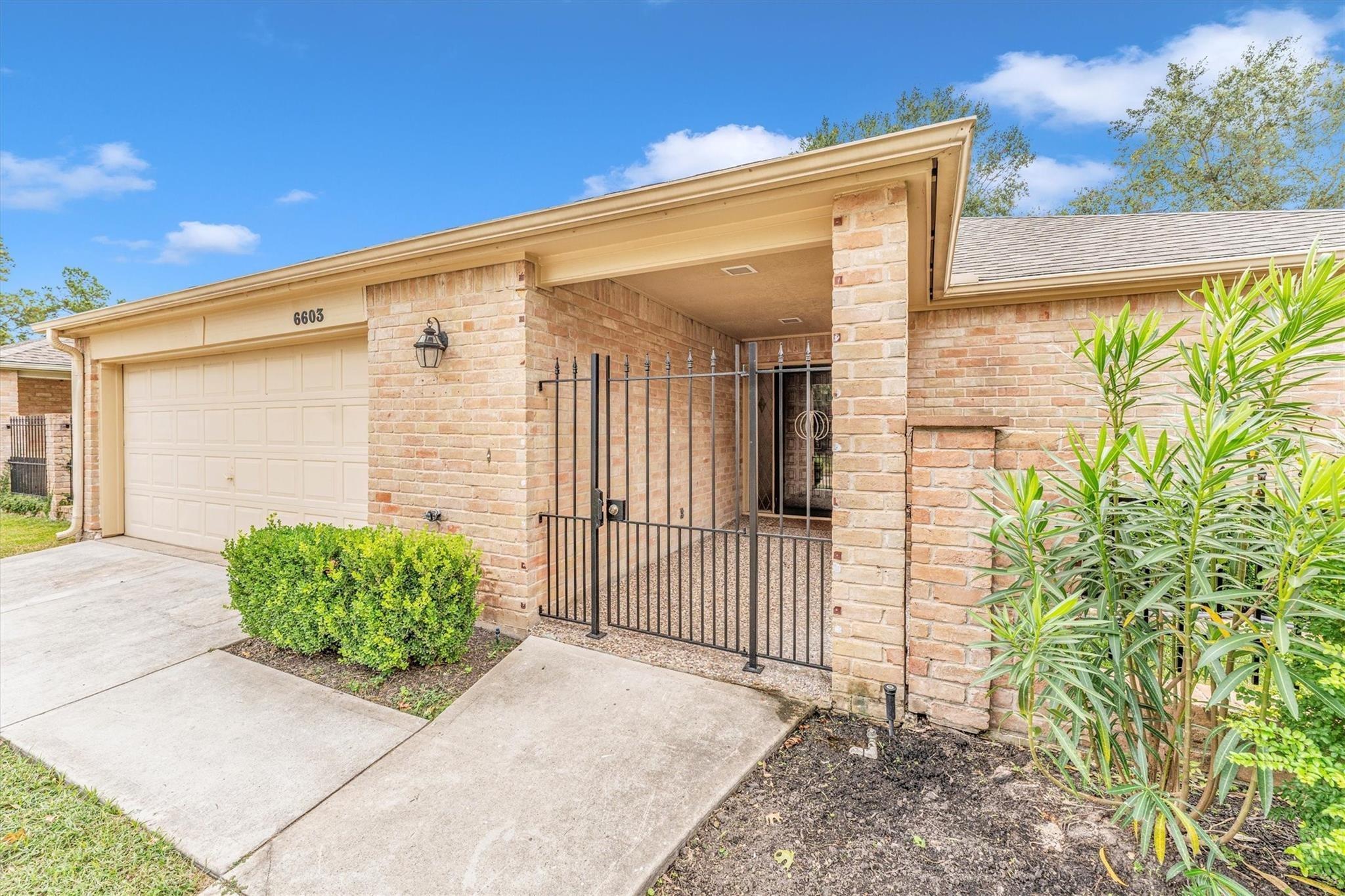 Pauma Dr, Houston, TX 77069