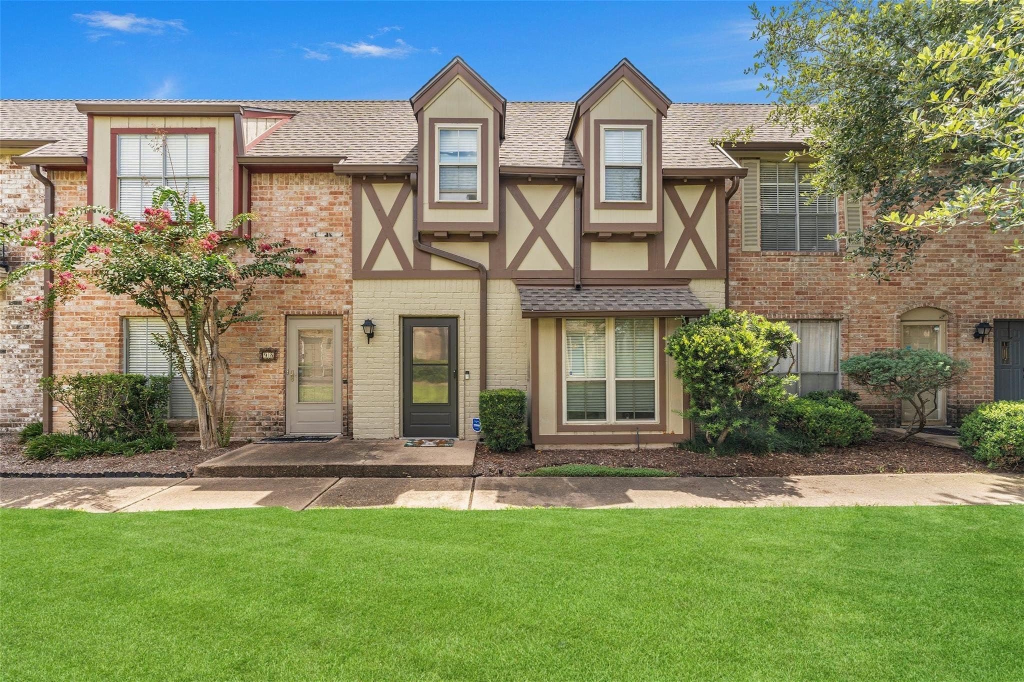Barryknoll Ln, Houston, TX 77079