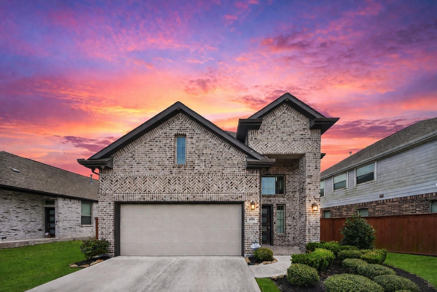 Dovetail Cliff Ct, Katy, TX 77493