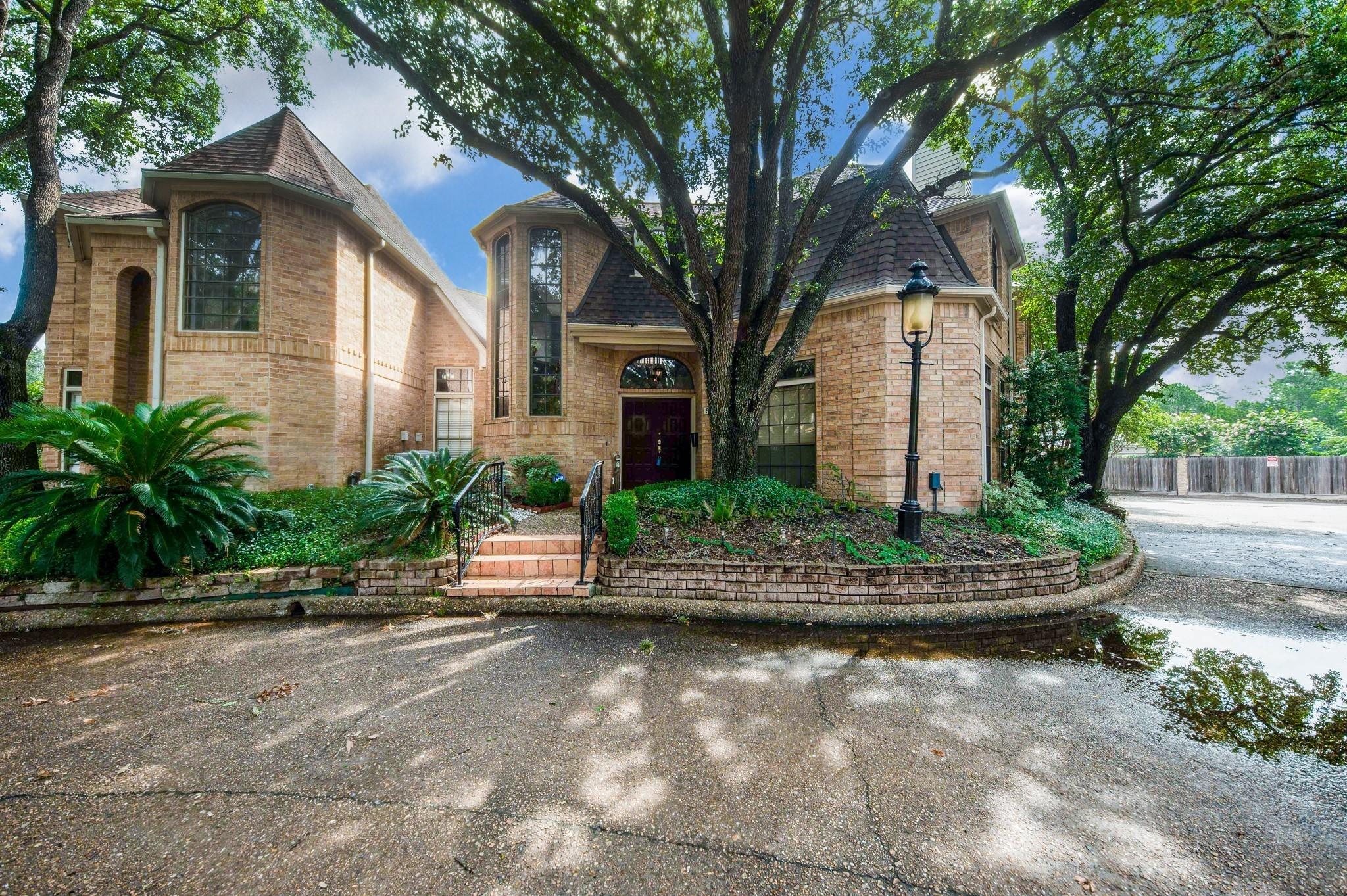 Bayou Pointe Dr, Houston, TX 77063