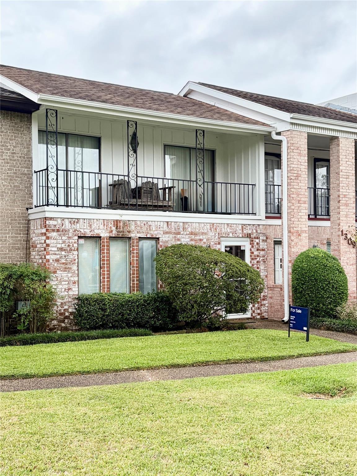 Town Cir, Baytown, TX 77520