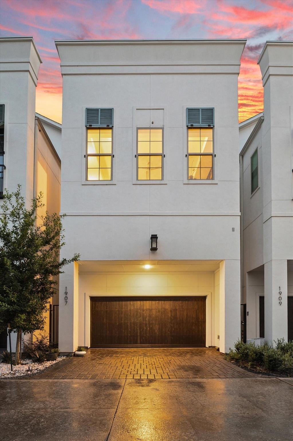 W 25th St, Houston, TX 77008