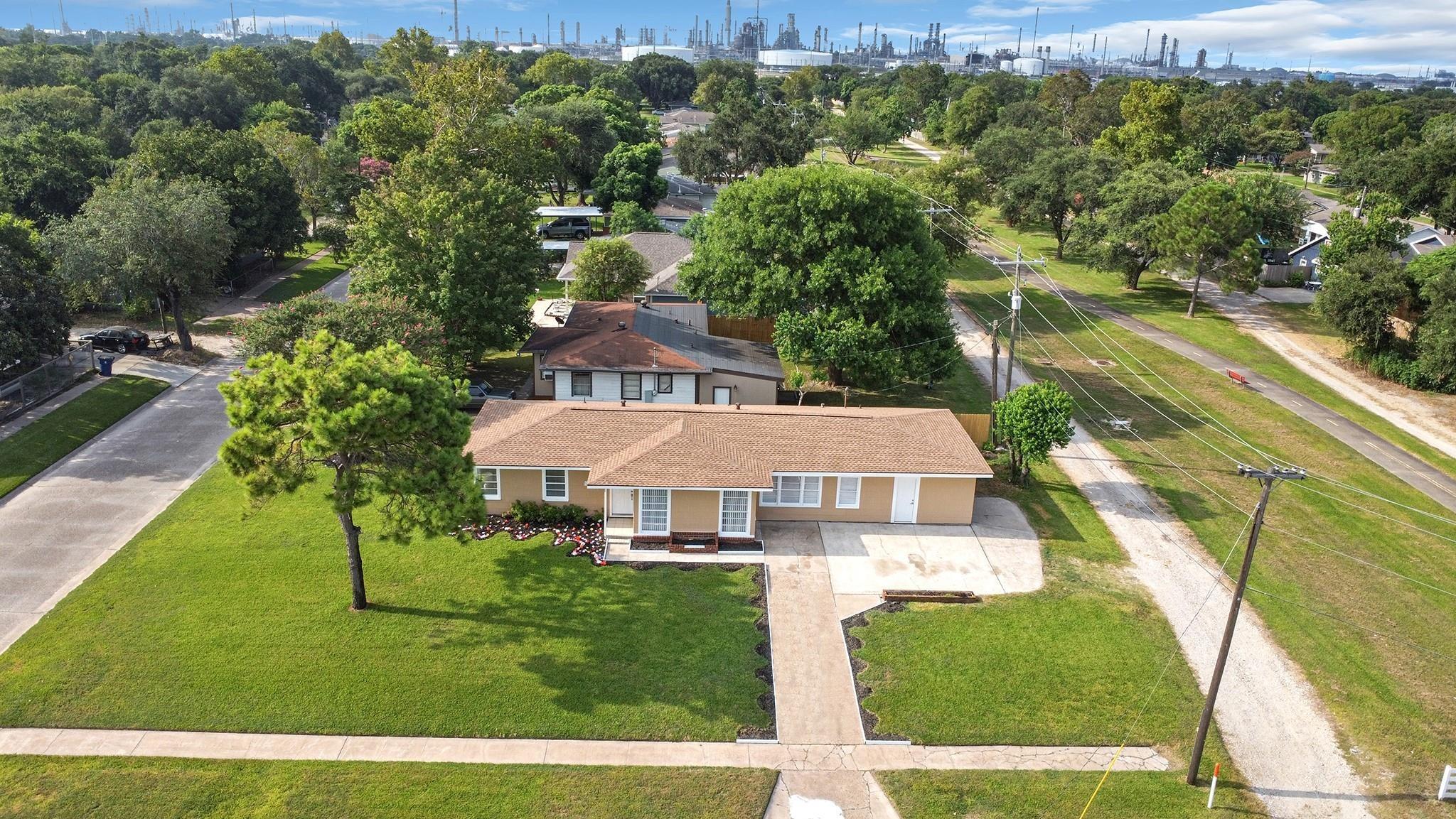 5th Ave N, Texas City, TX 77590