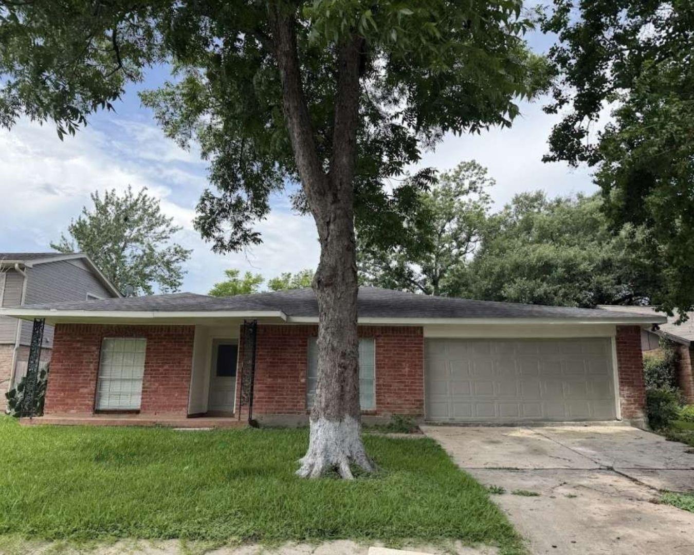 Cedartowne Ln, Sugar Land, TX 77498