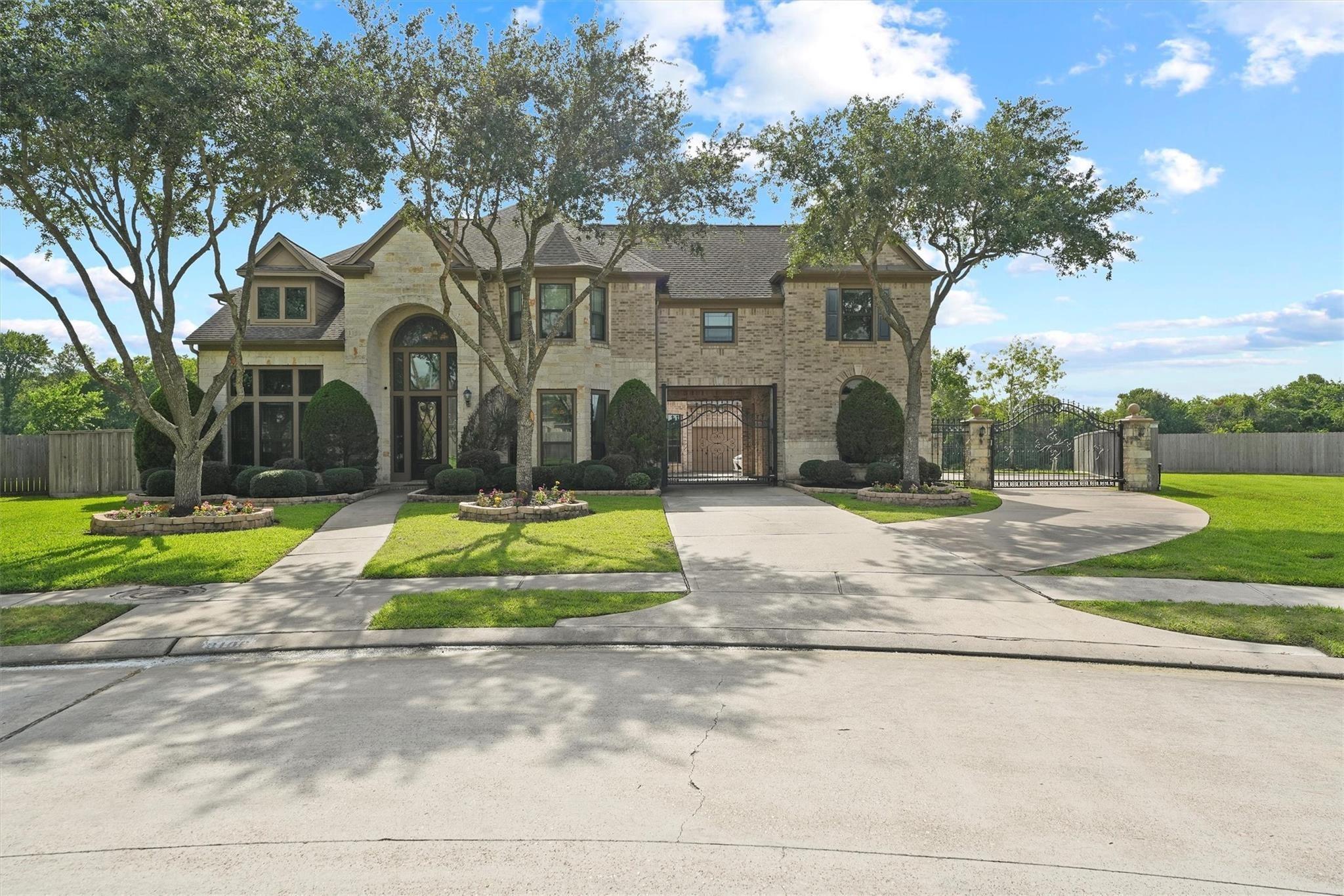 Richard Ln, Friendswood, TX 77546