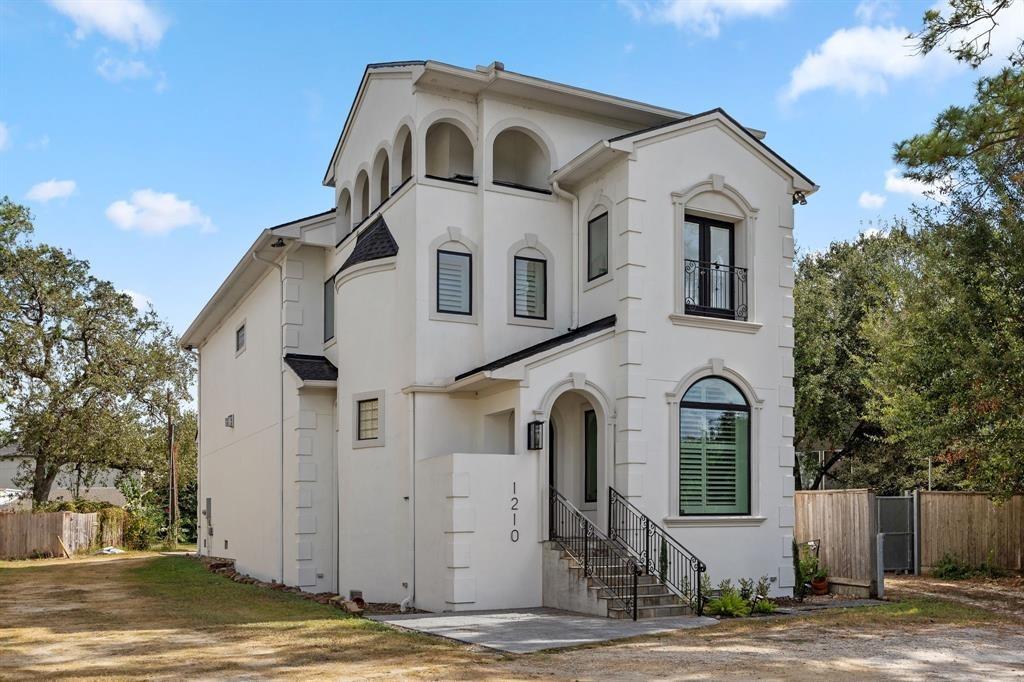 Parkerhaven Ct, Houston, TX 77008